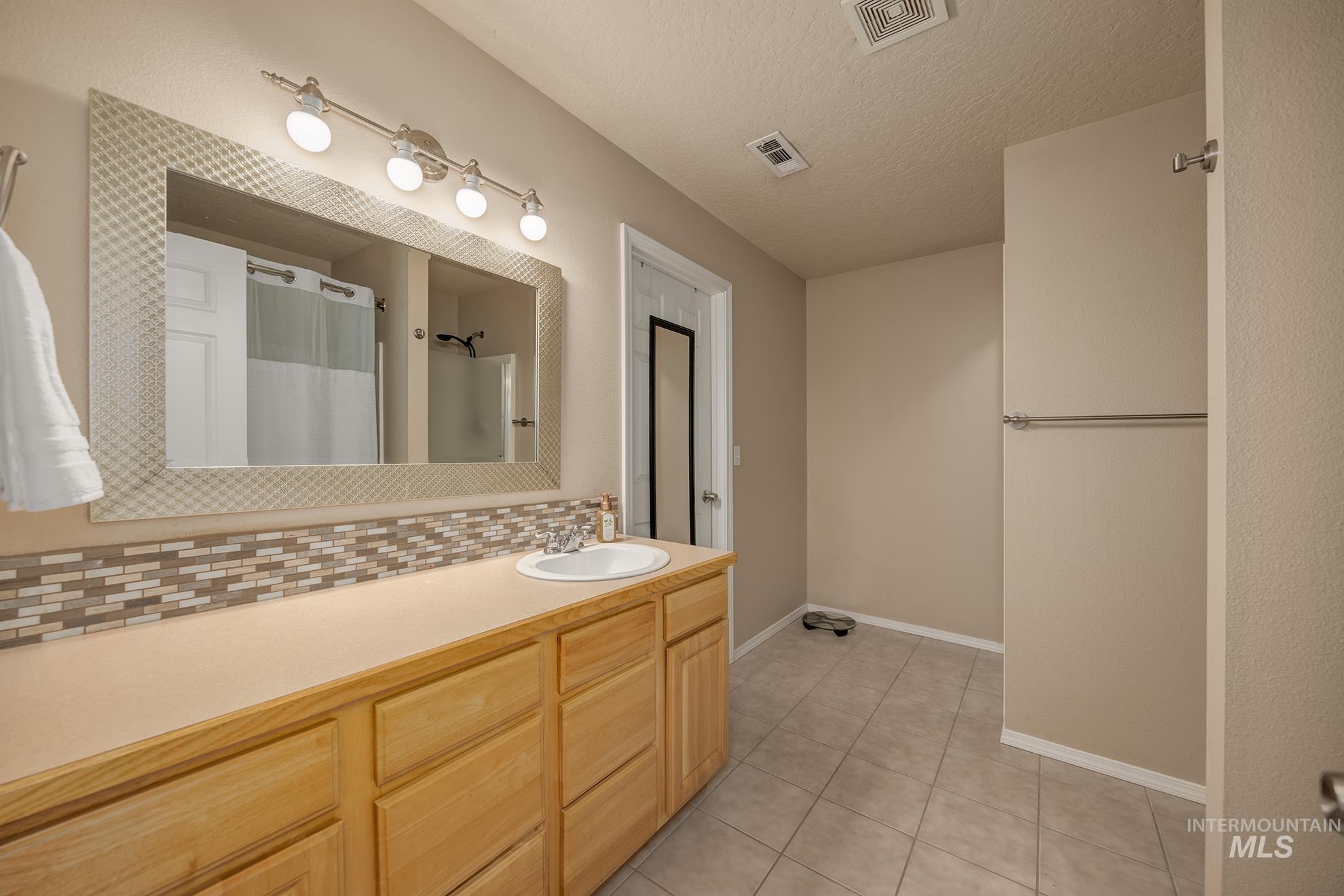782 S Arrowrock Property Photo 19