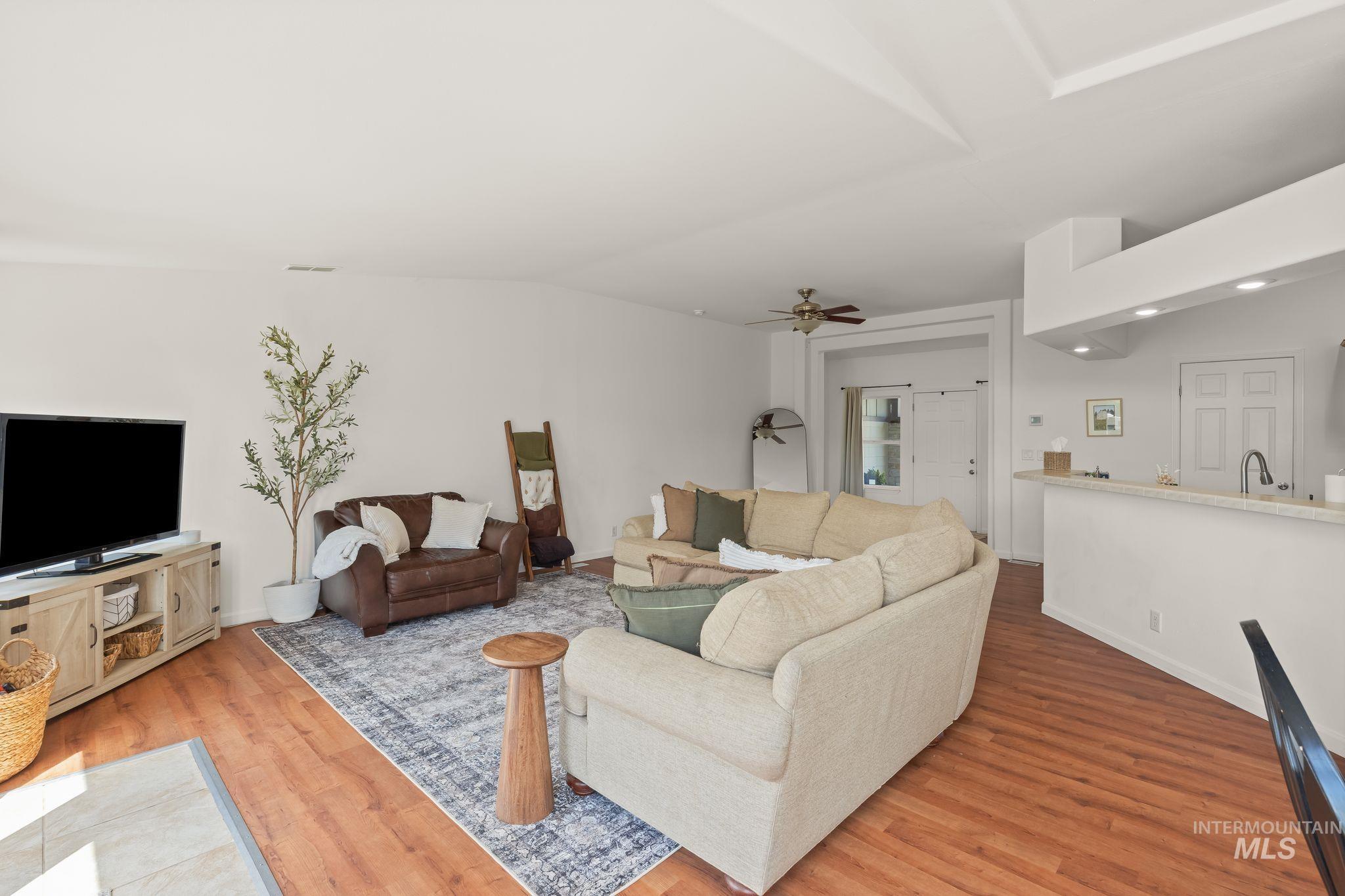 208 S Railroad Ave Property Photo 11