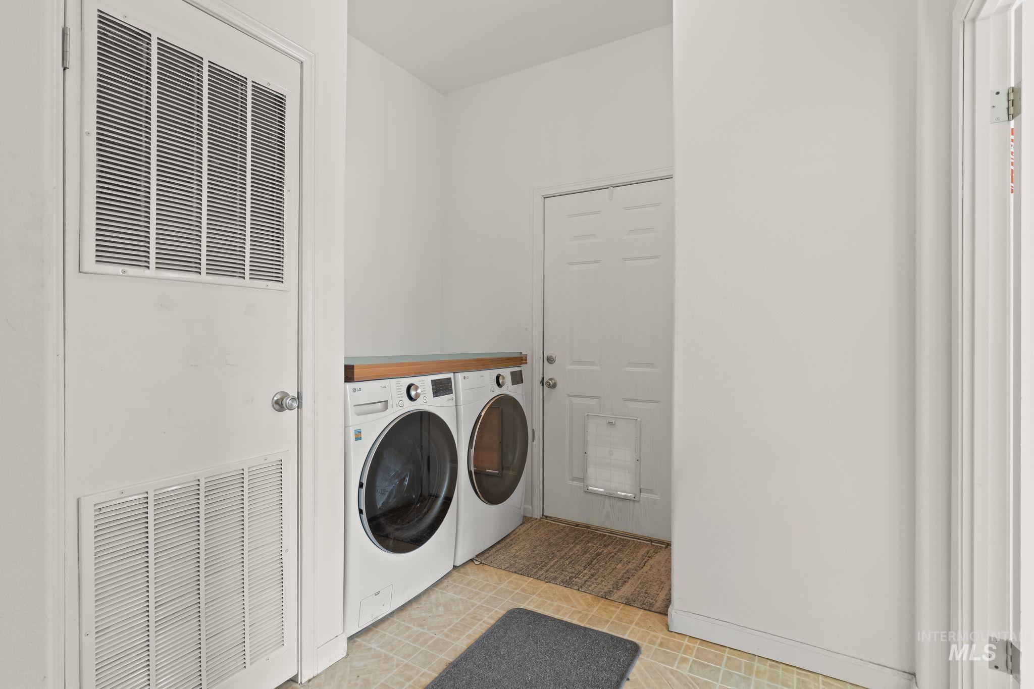 208 S Railroad Ave Property Photo 36