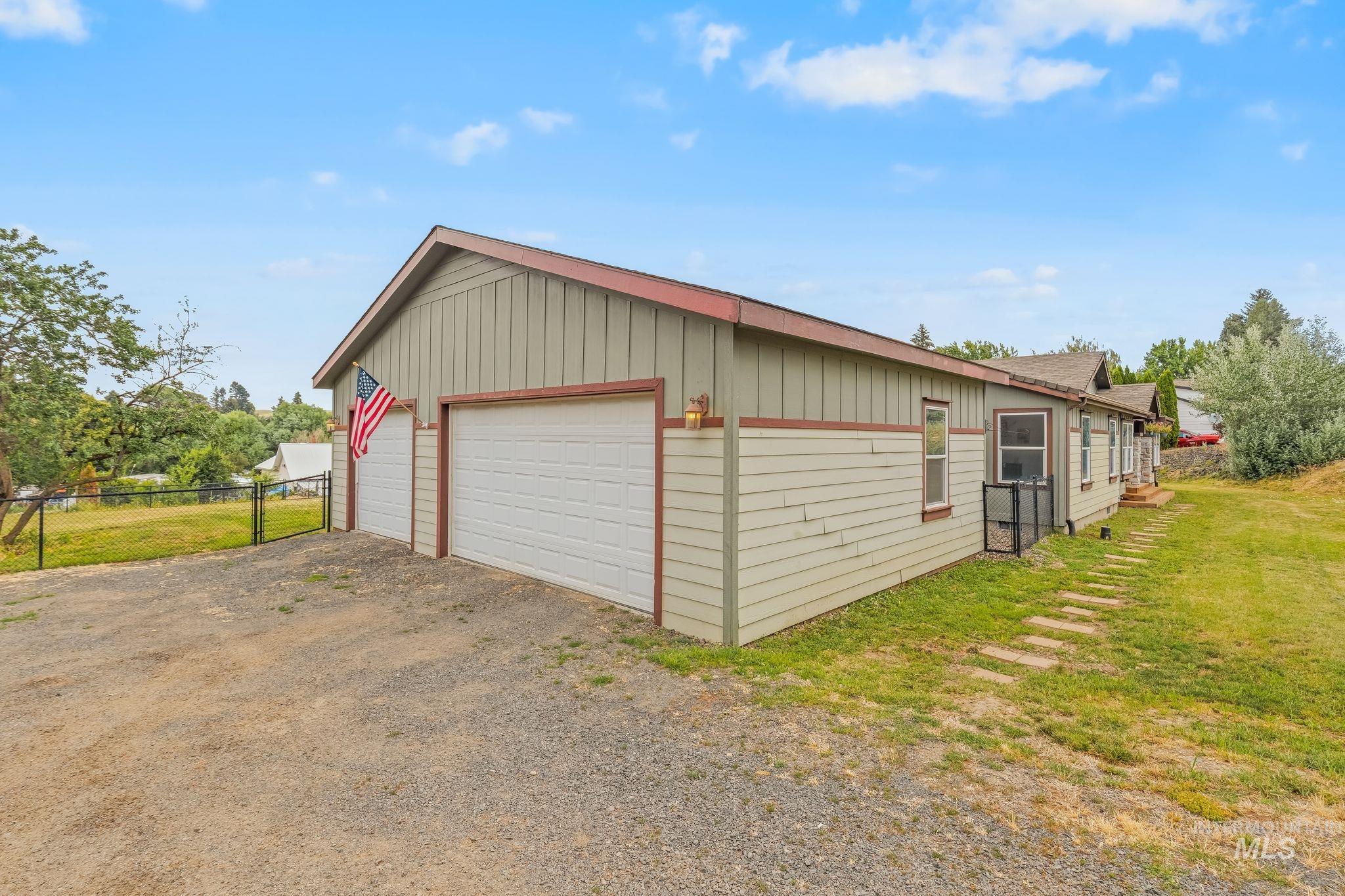 208 S Railroad Ave Property Photo 38