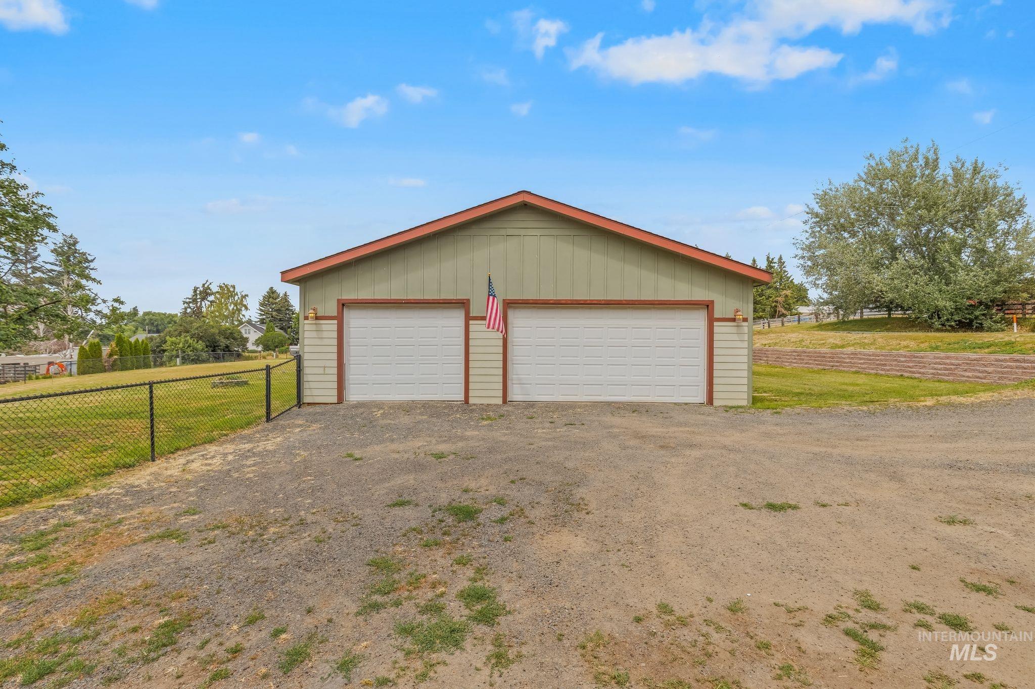 208 S Railroad Ave Property Photo 39