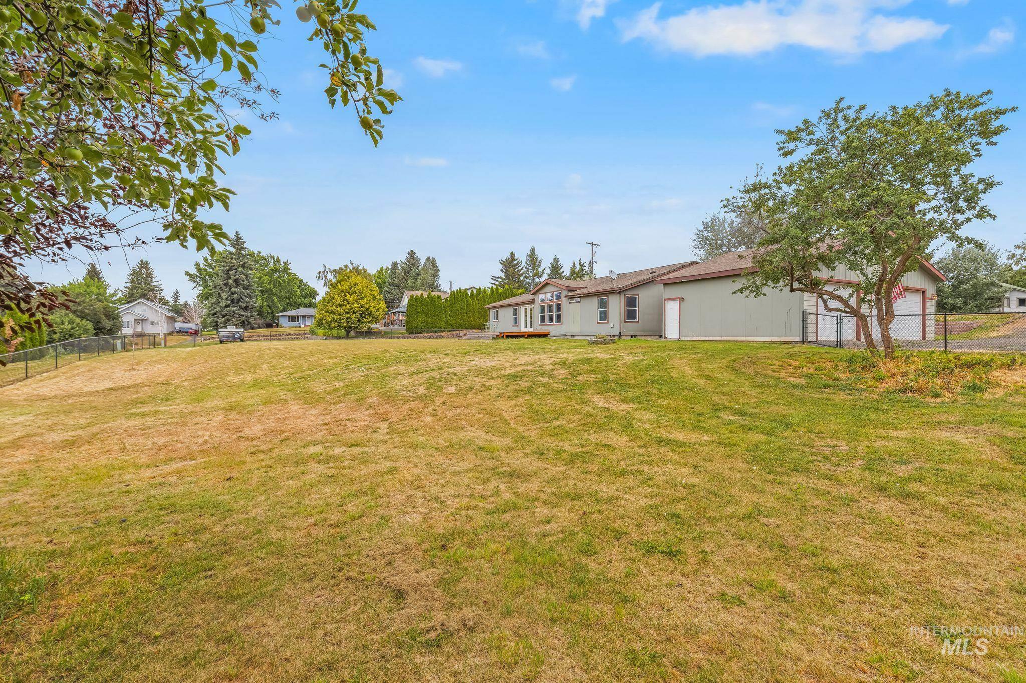 208 S Railroad Ave Property Photo 40