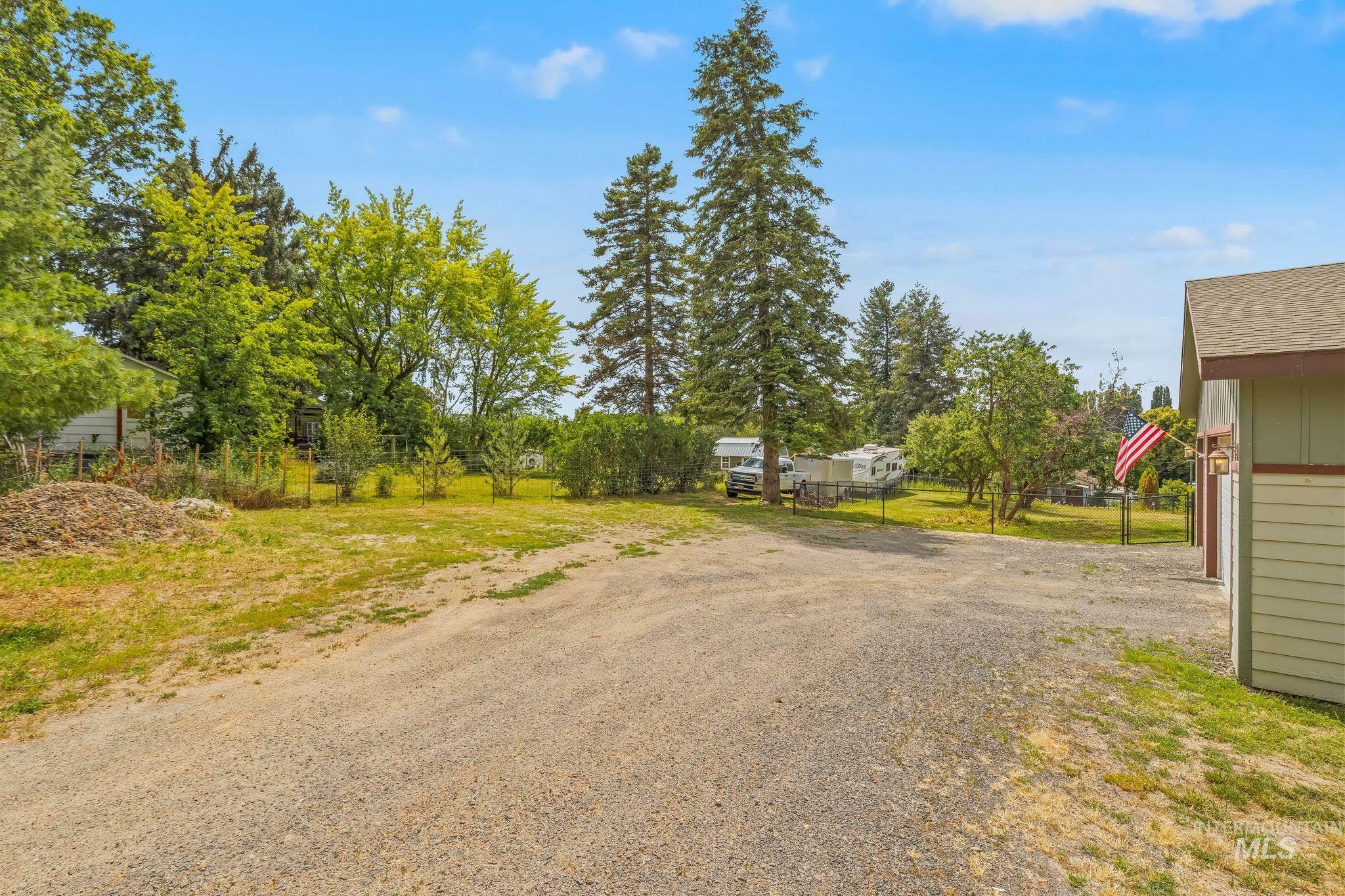 208 S Railroad Ave Property Photo 43
