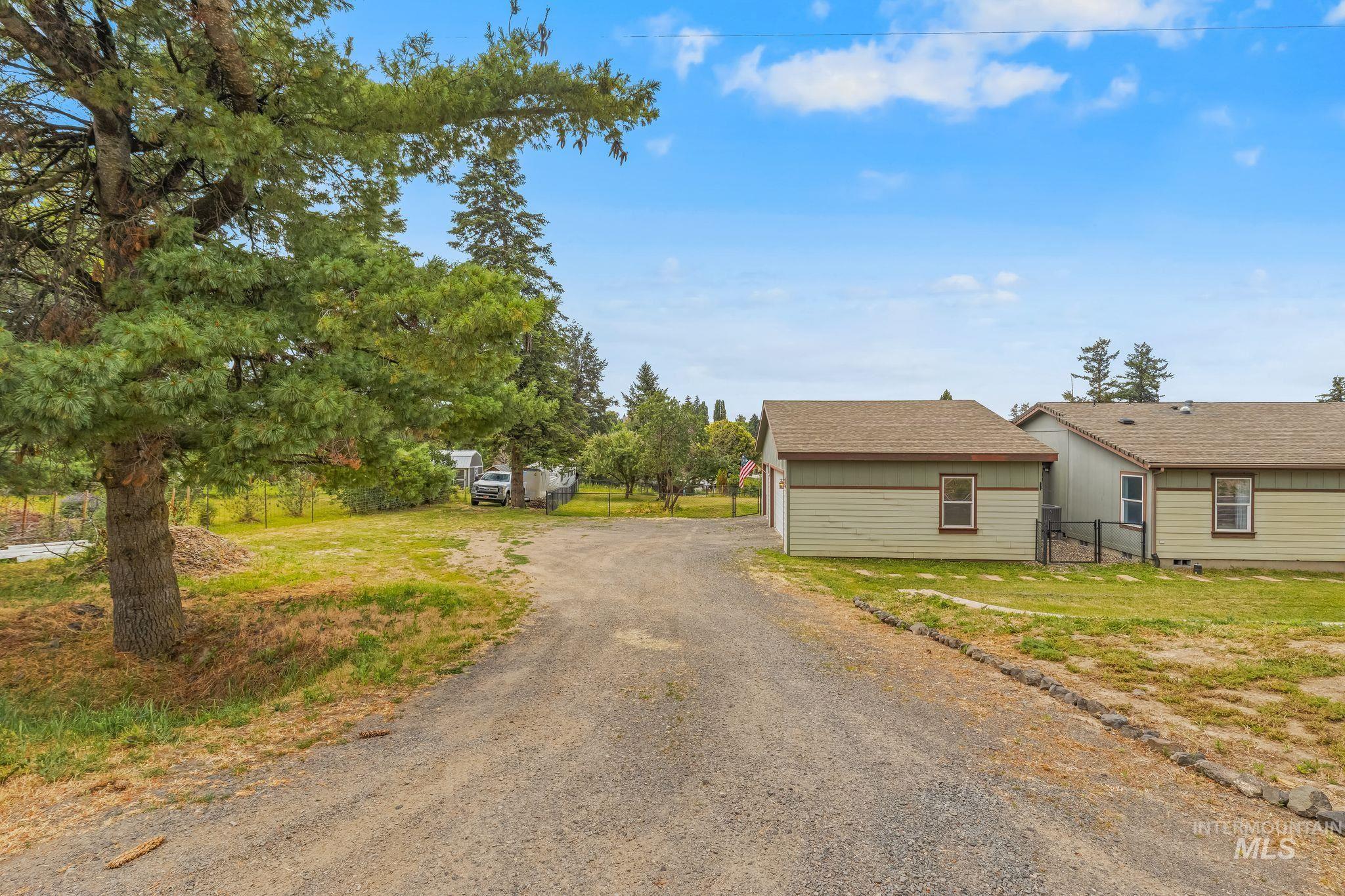 208 S Railroad Ave Property Photo 44