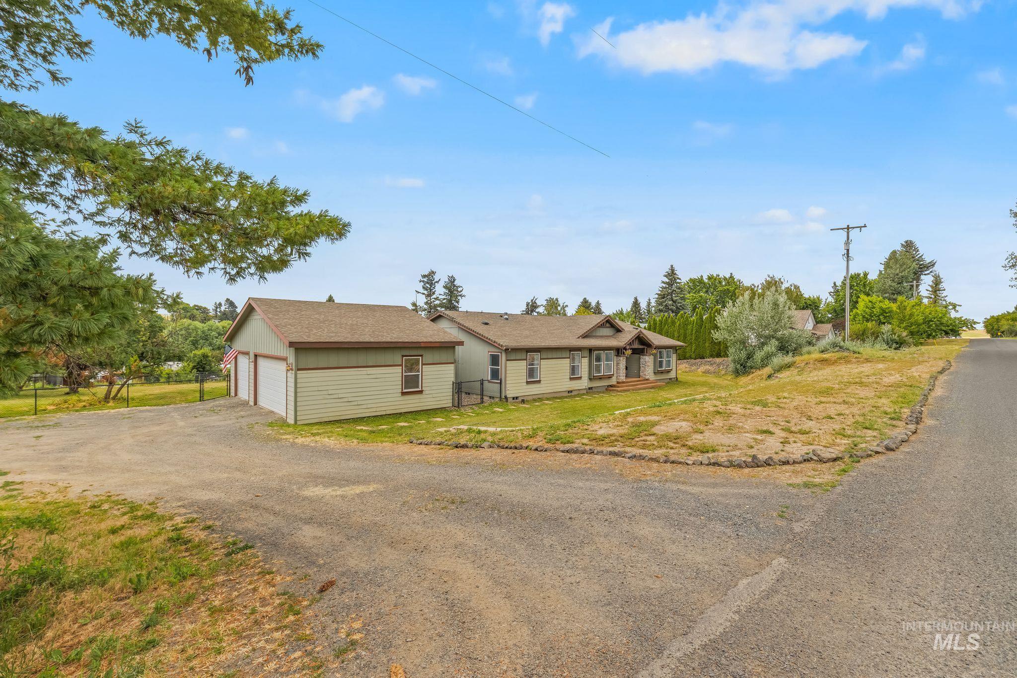208 S Railroad Ave Property Photo 45