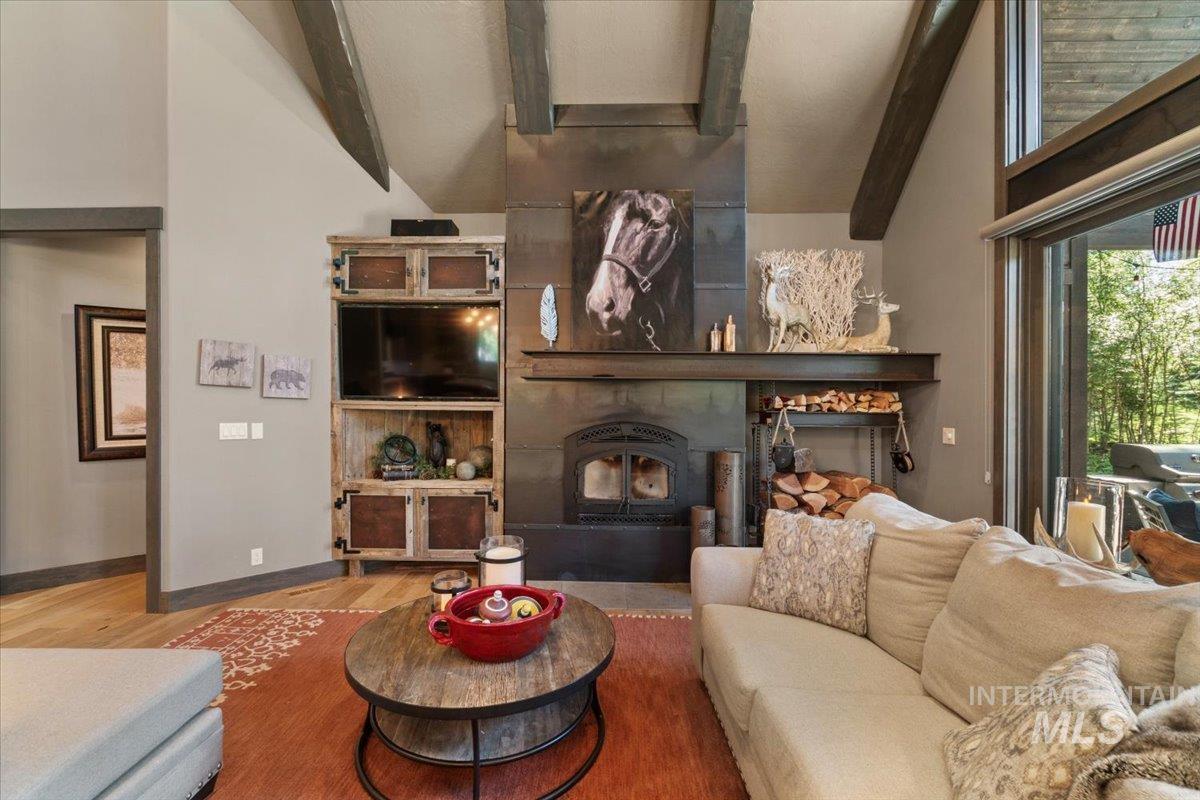 1014 Violet Way Property Photo 8