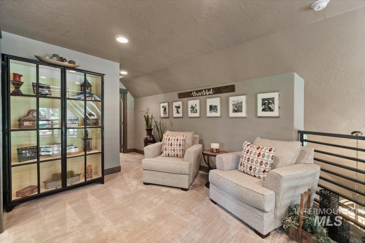 1014 Violet Way Property Photo 24