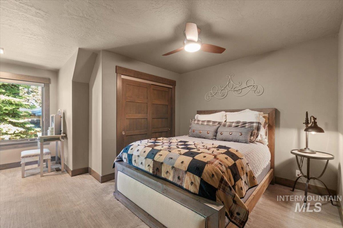 1014 Violet Way Property Photo 27