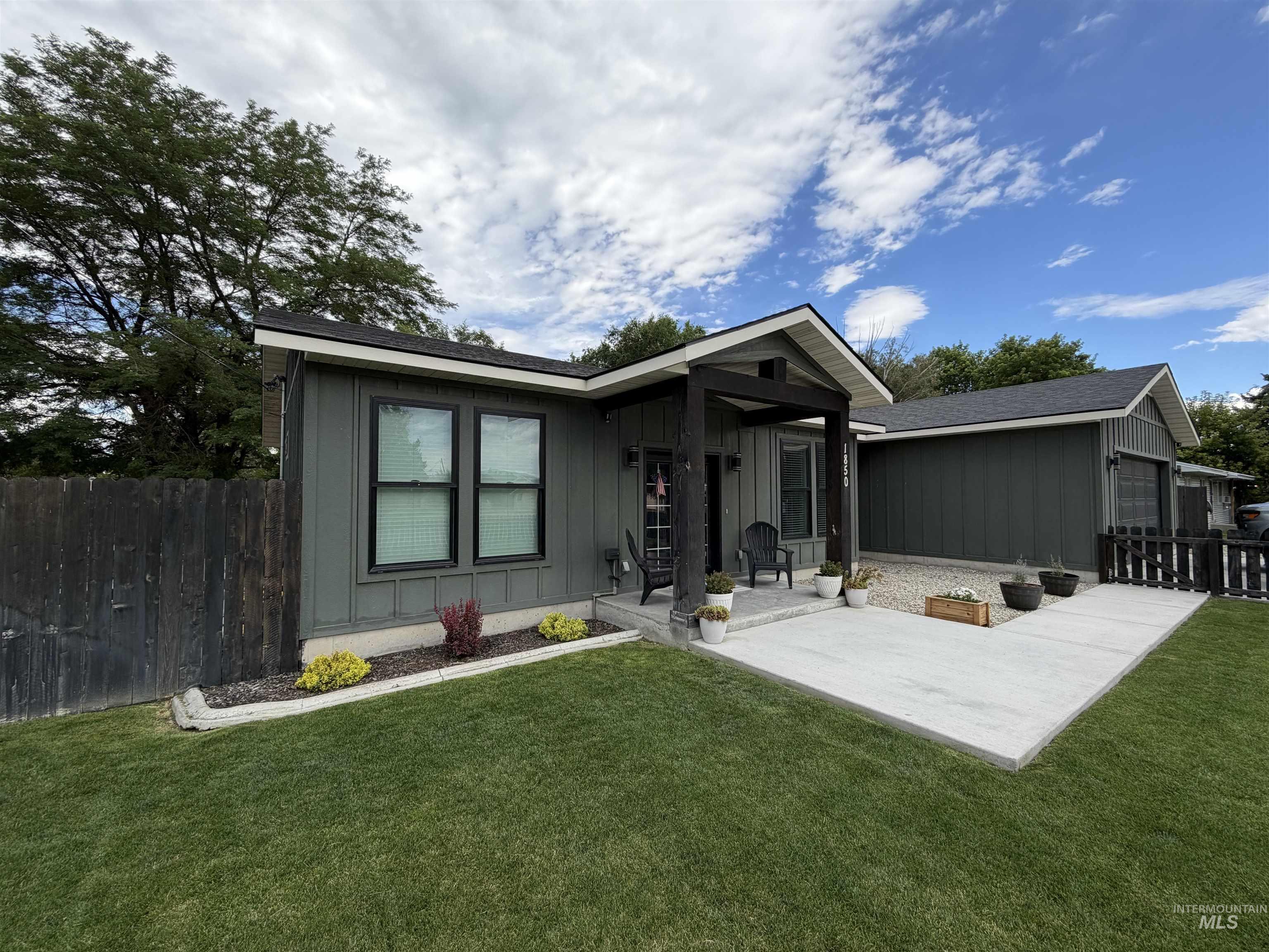 1805 20th Street Property Photo 1