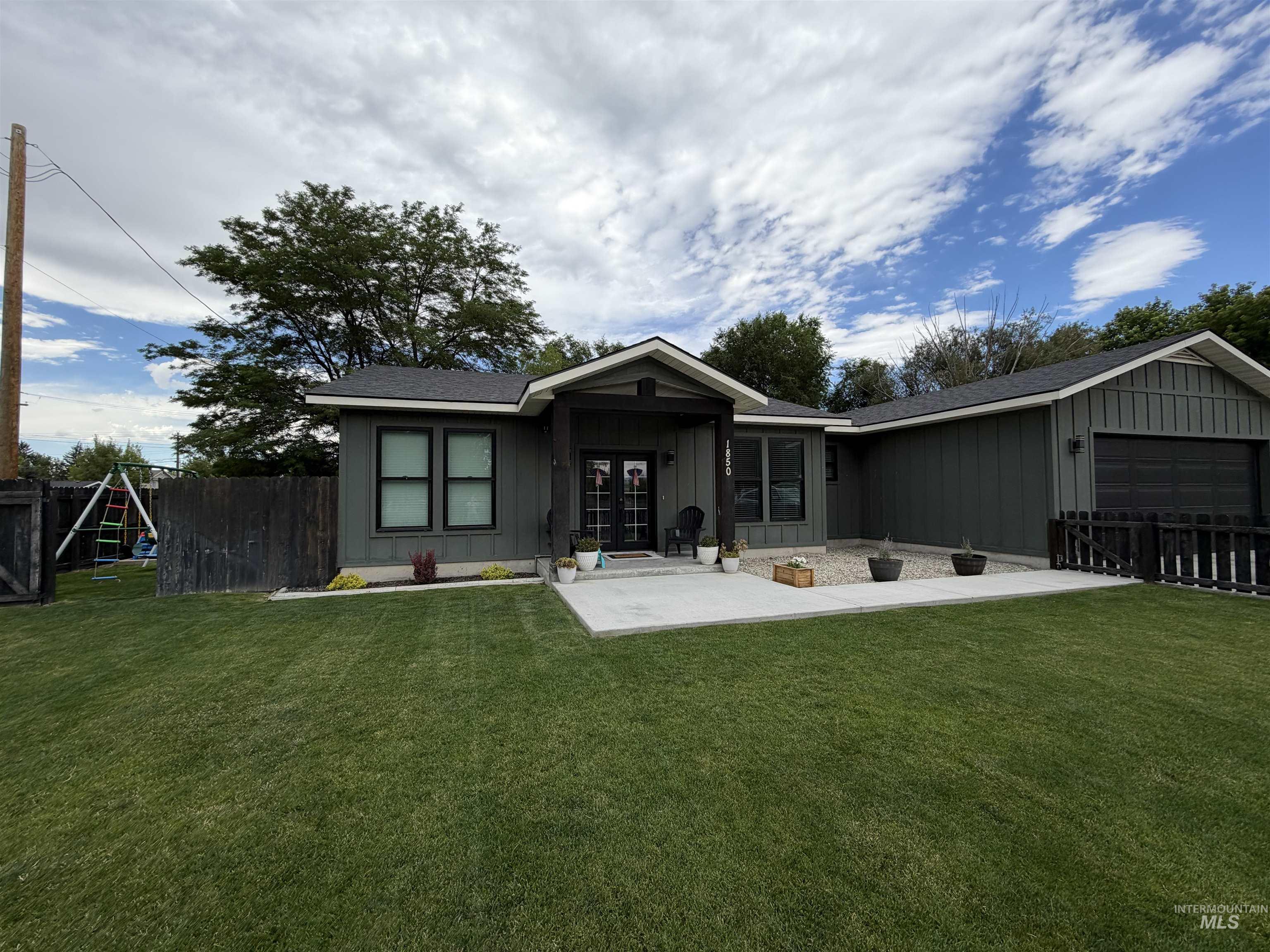 1805 20th Street Property Photo 2