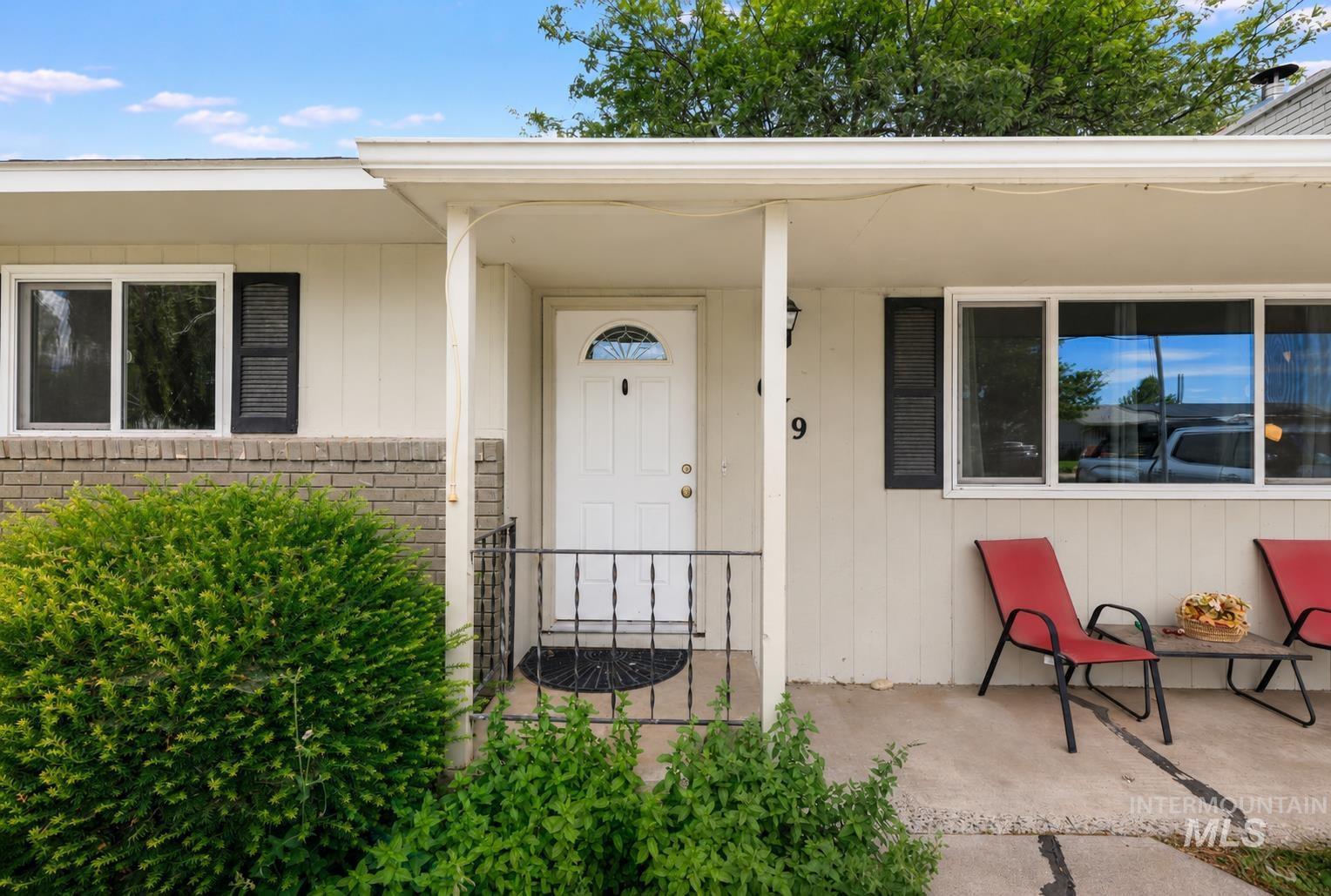 679 Crestview Dr Property Photo 4