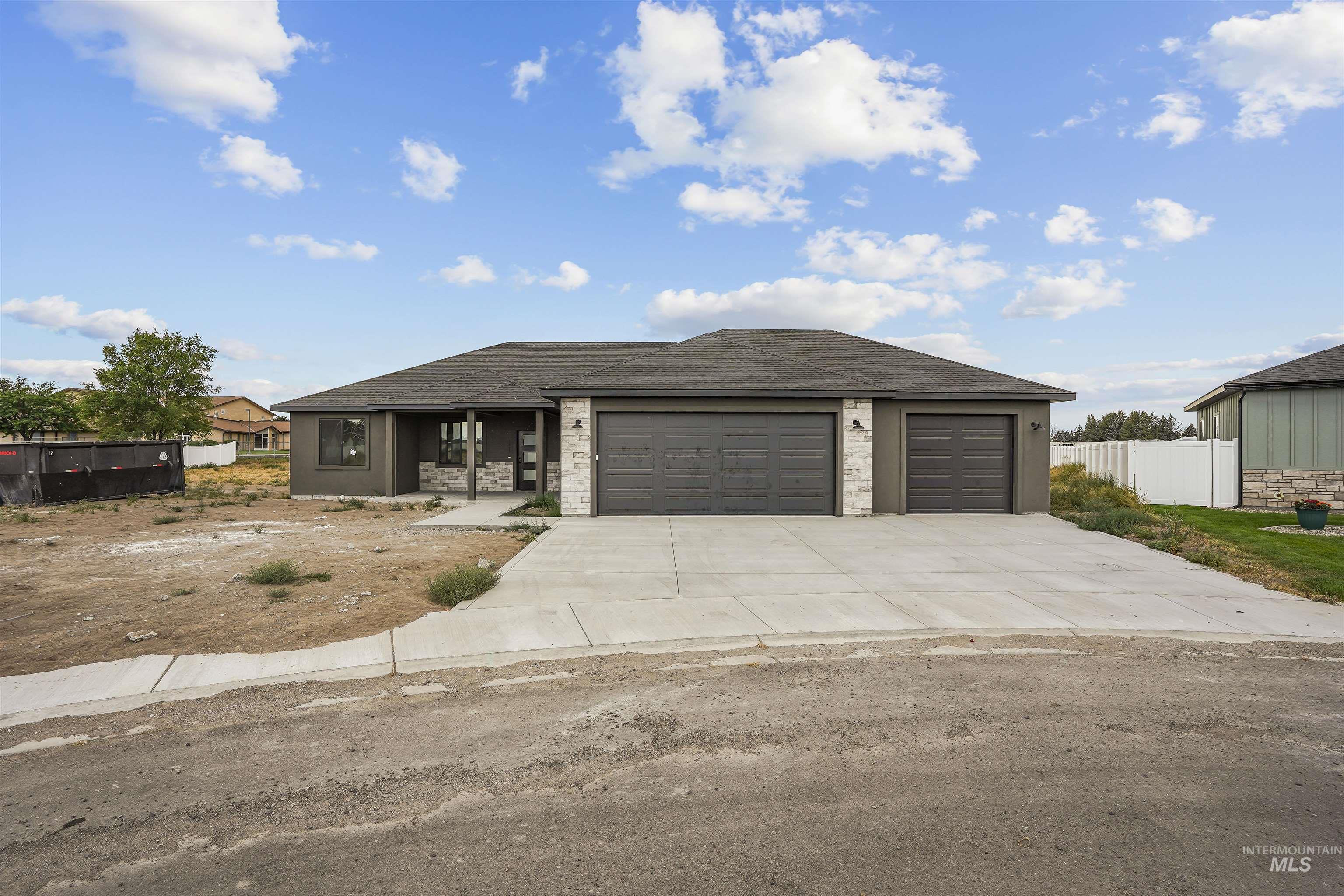 1923 Gingko Property Photo 1