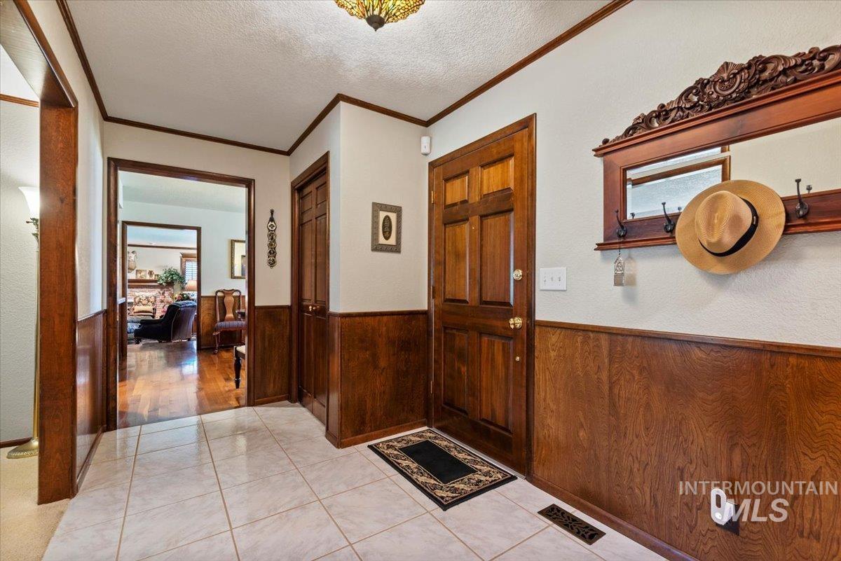 818 Winther Blvd Property Photo 4