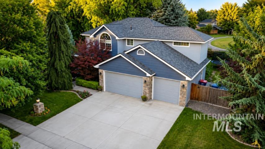 731 E Ridge Dr Property Photo 2