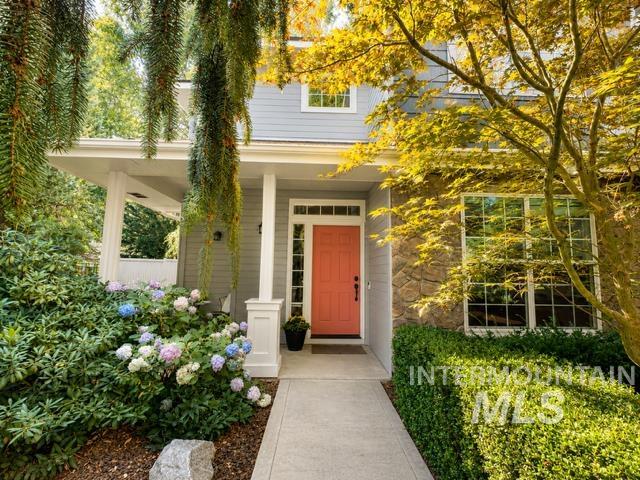 731 E Ridge Dr Property Photo 3