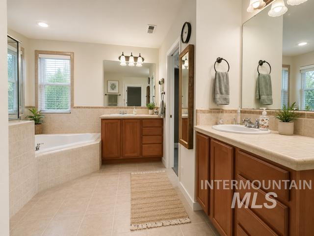 731 E Ridge Dr Property Photo 18