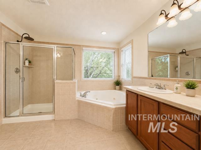 731 E Ridge Dr Property Photo 19