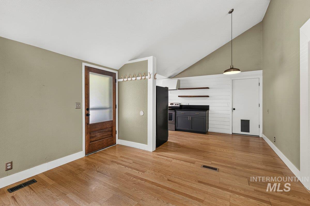 4233 N Tredwell Place Property Photo 6