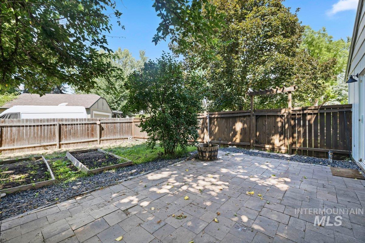 4233 N Tredwell Place Property Photo 18