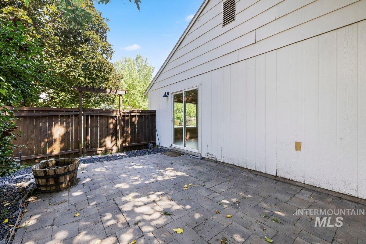 4233 N Tredwell Place Property Photo 19