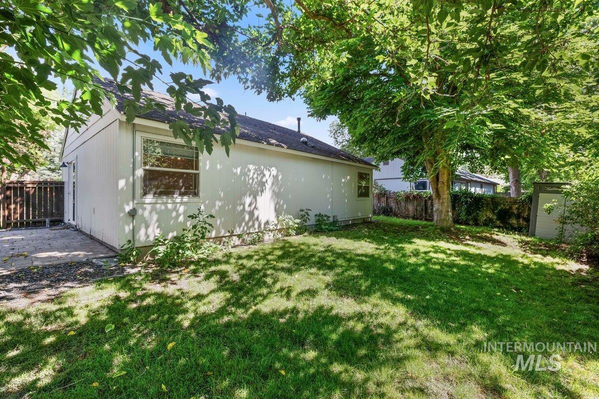 4233 N Tredwell Place Property Photo 20