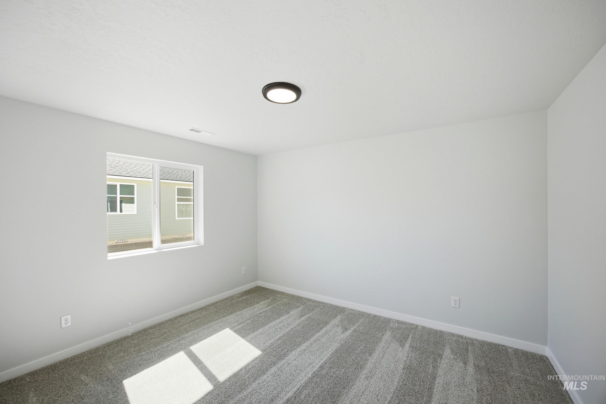 208 W 17th Ave Property Photo 12