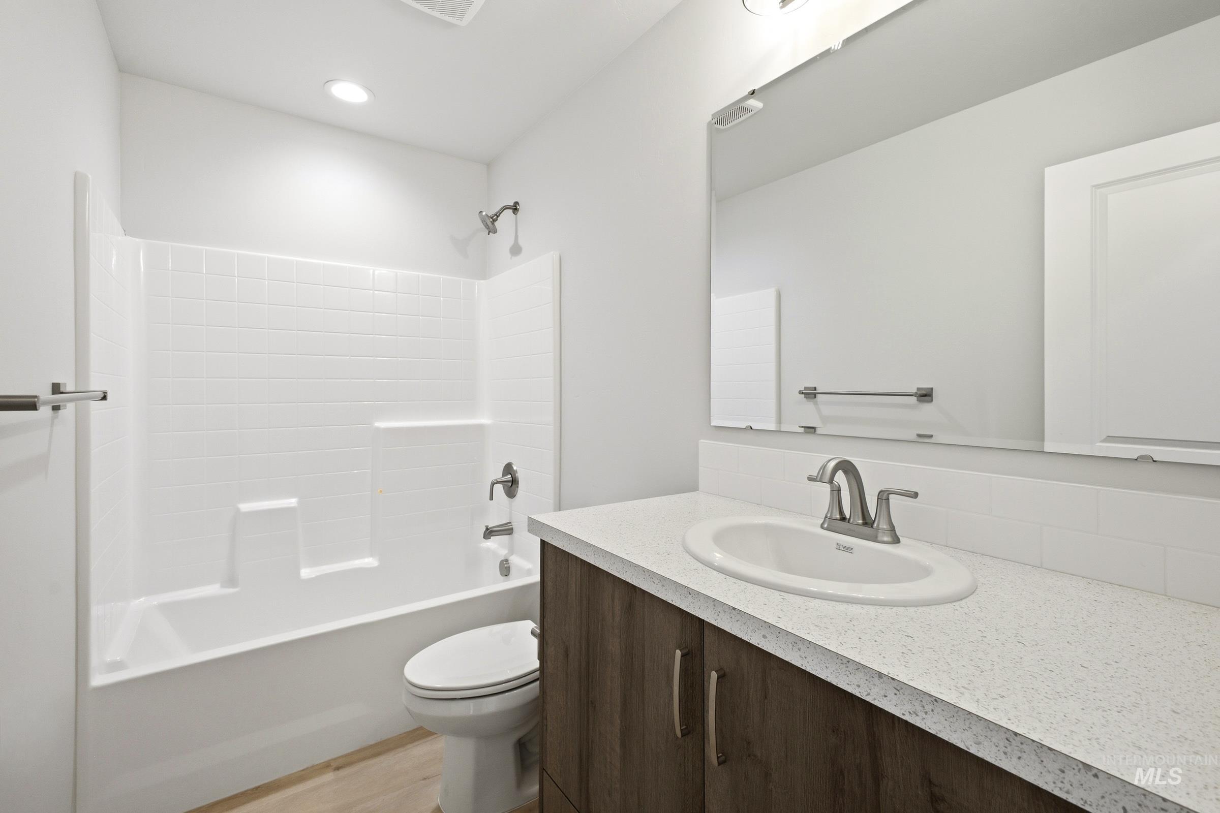 208 W 17th Ave Property Photo 16