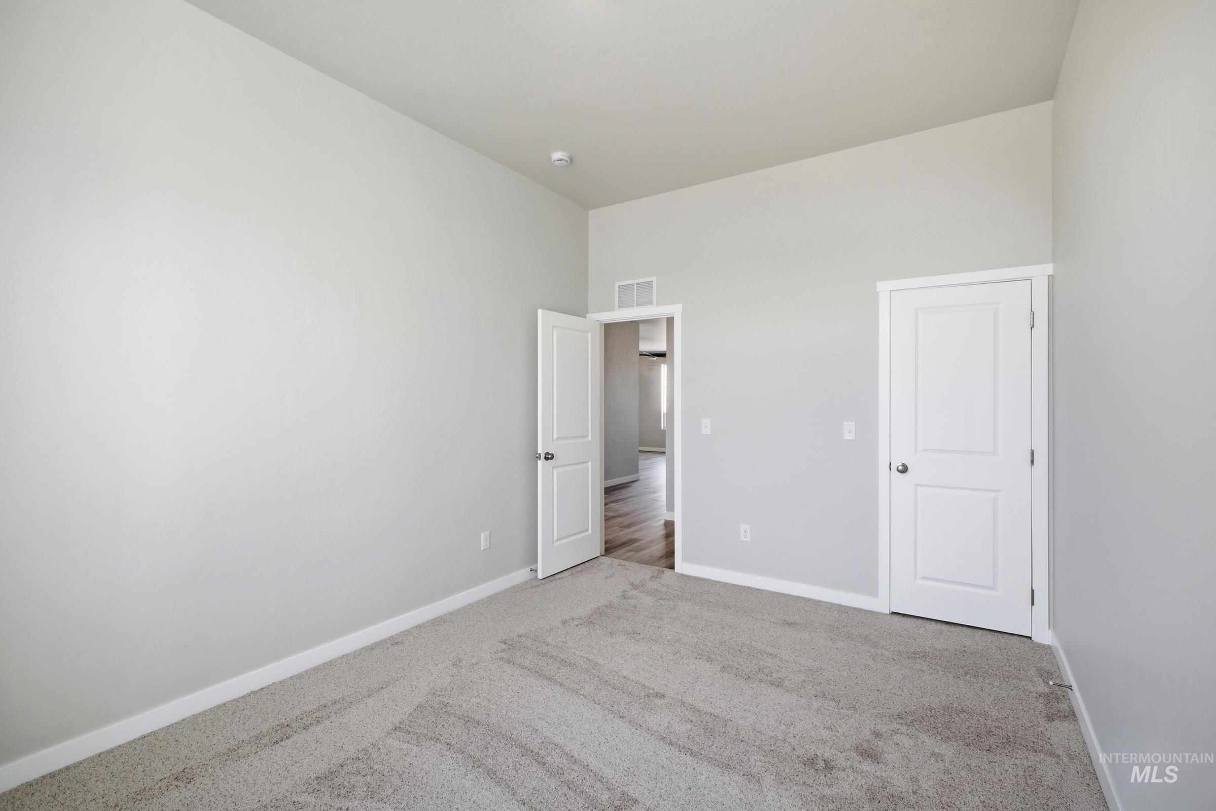 812 Thunderbolt Dr Property Photo 14