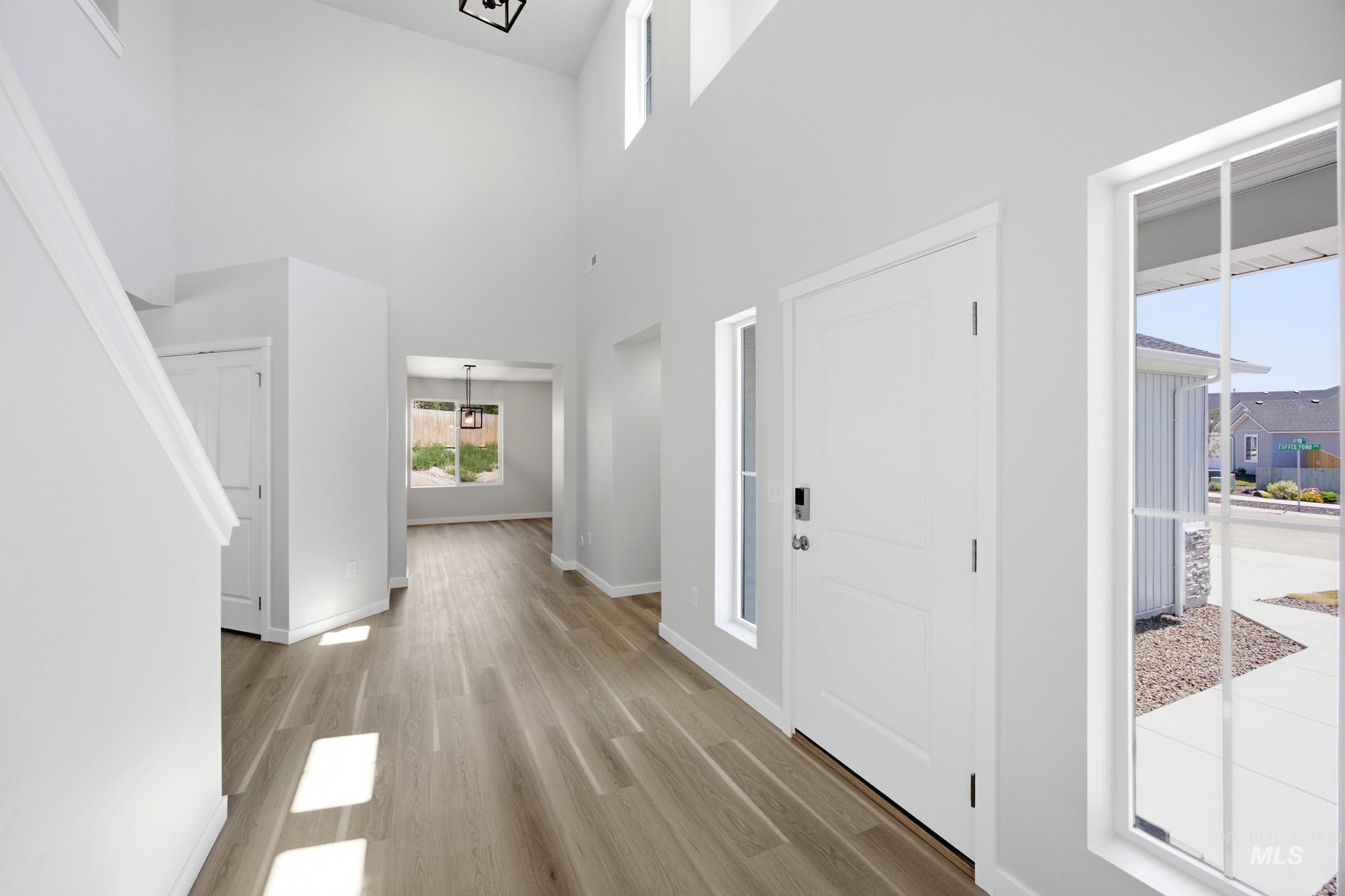 1075 Coffee Pond Ave Property Photo 2
