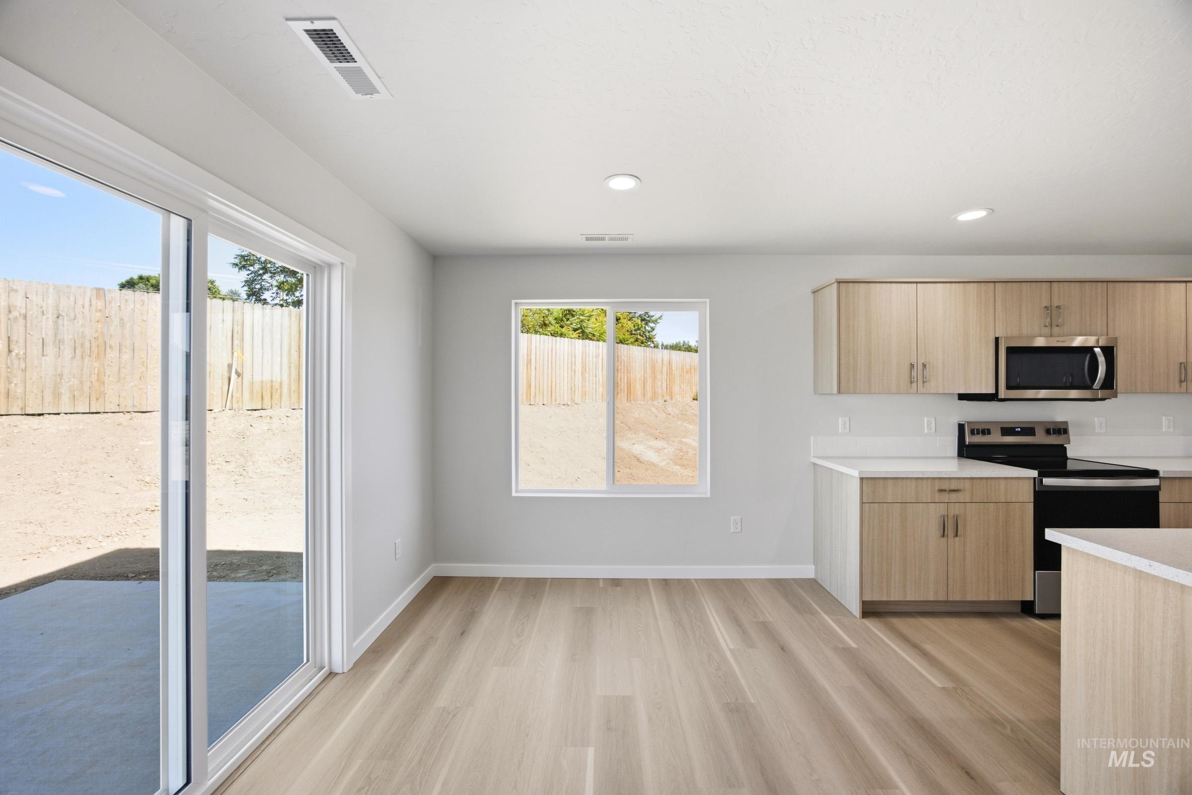 1075 Coffee Pond Ave Property Photo 6