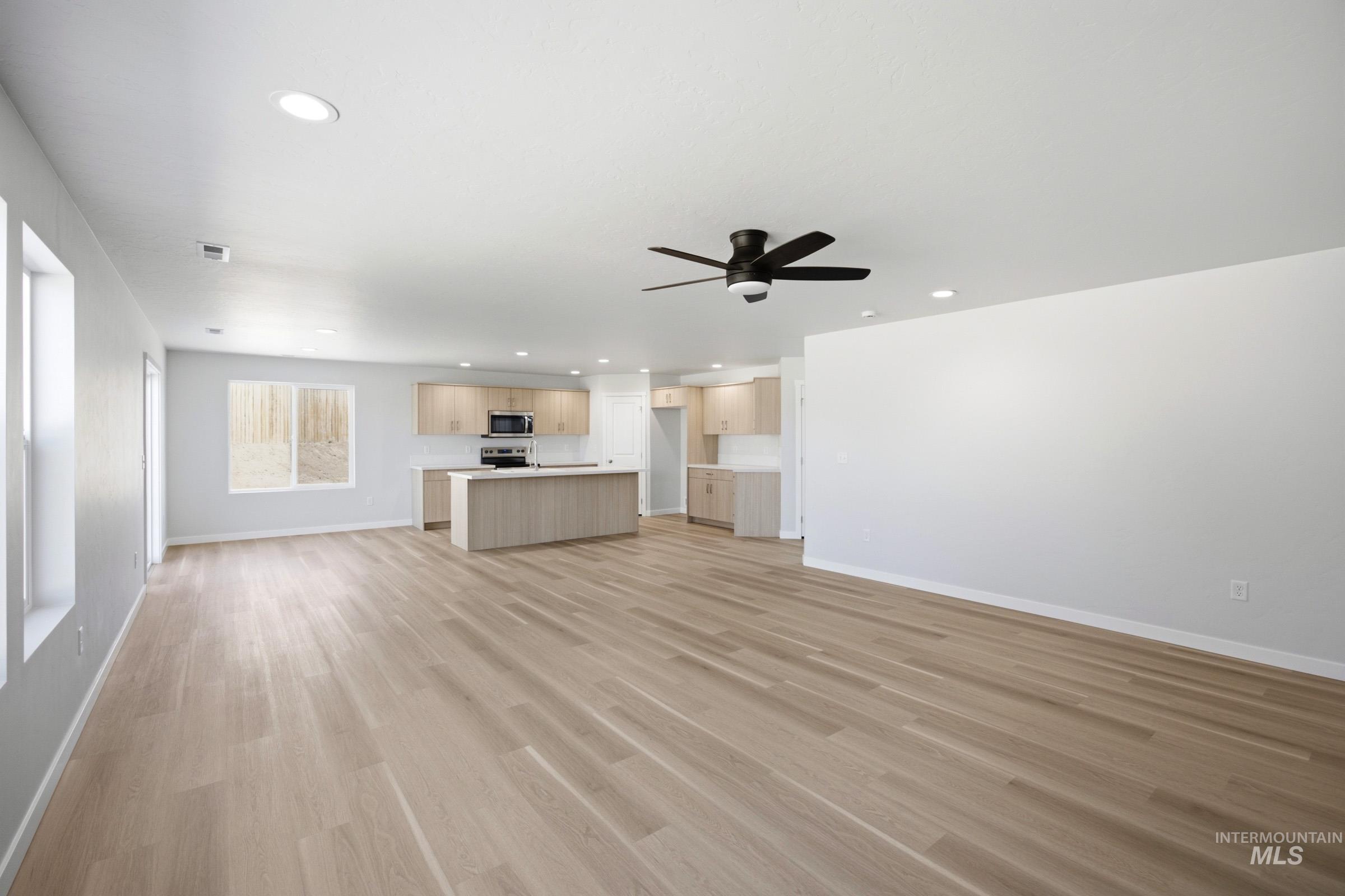 1075 Coffee Pond Ave Property Photo 9