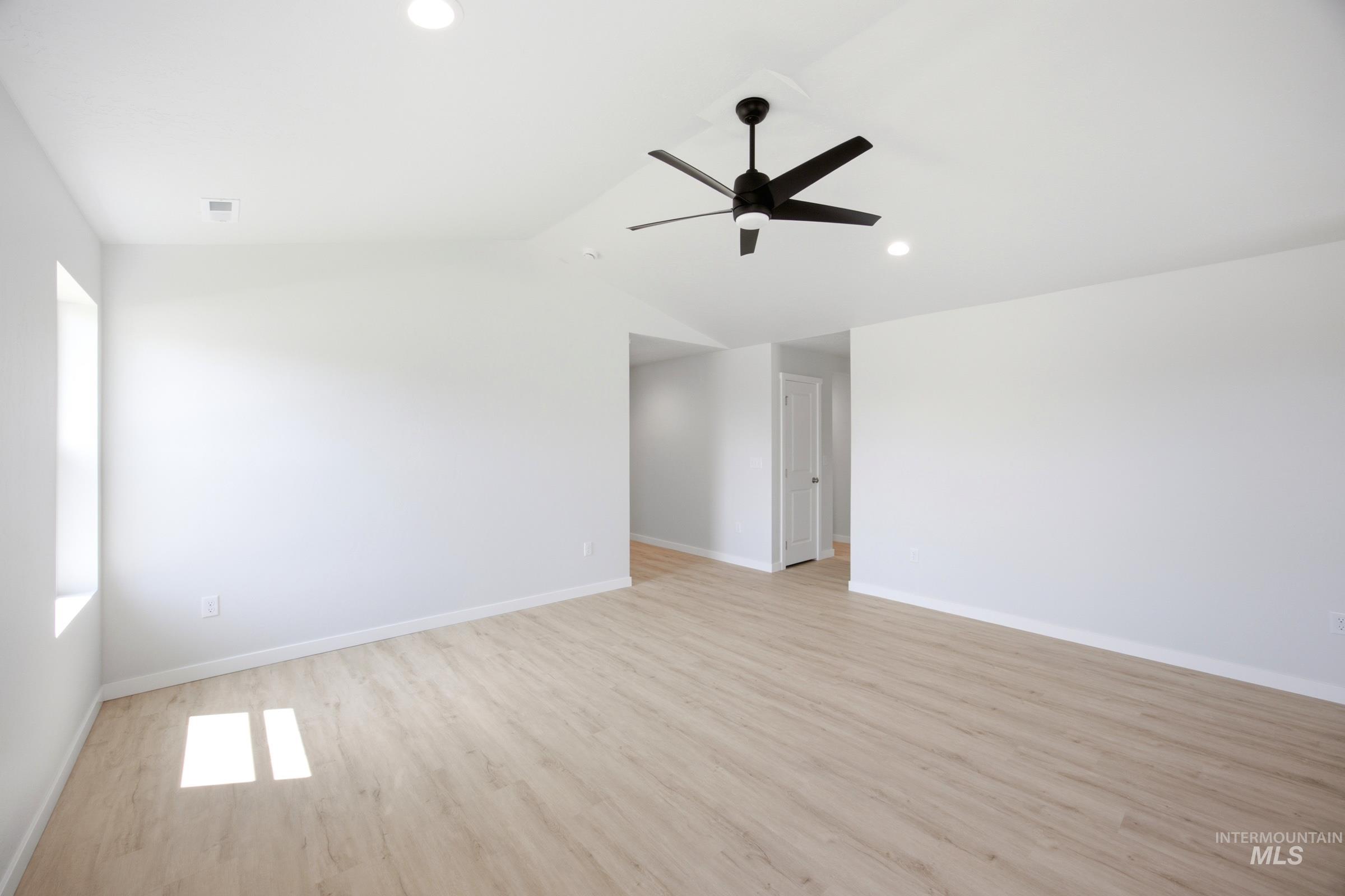 1360 Sunday River St Property Photo 7