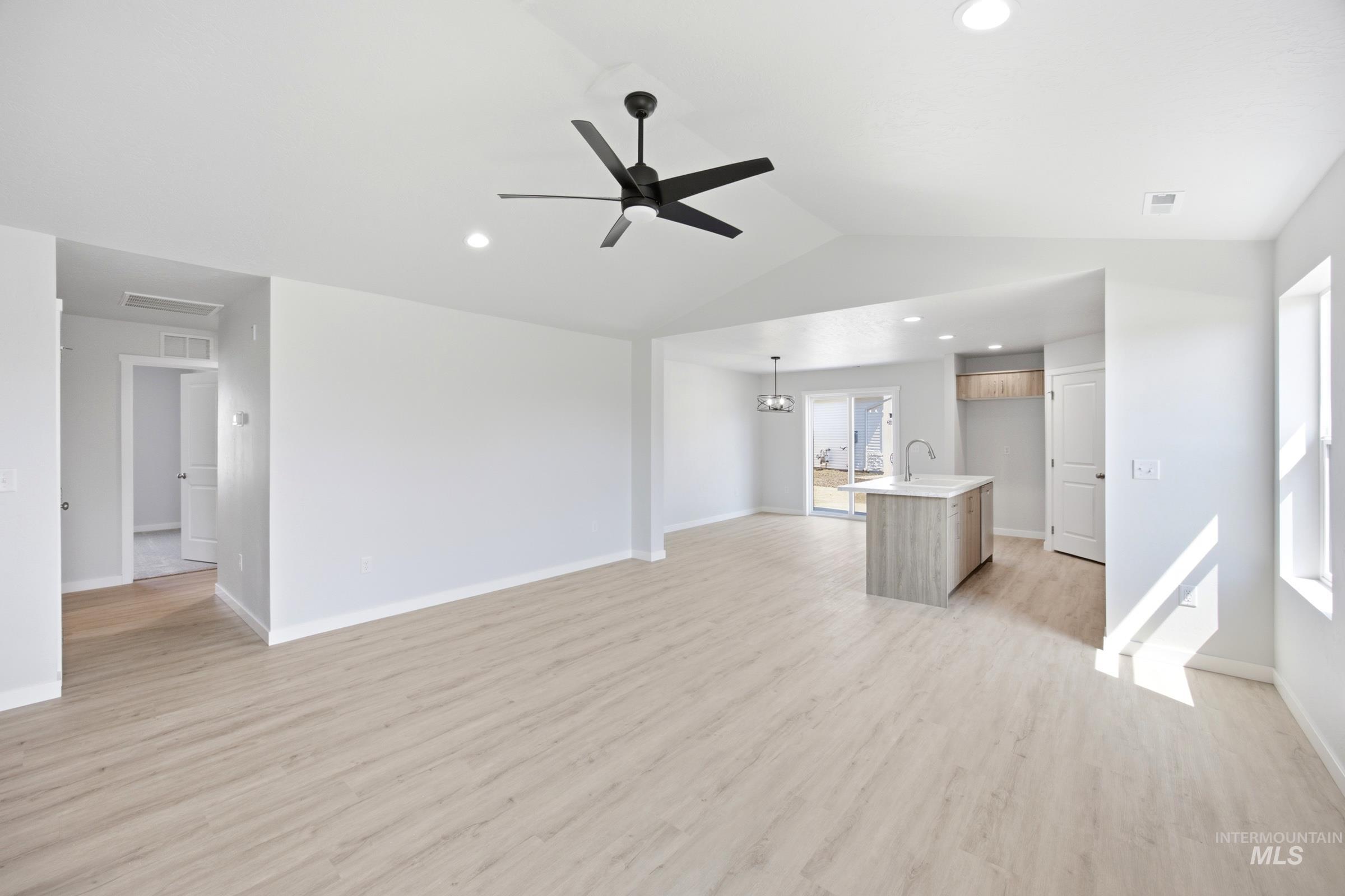 1360 Sunday River St Property Photo 8
