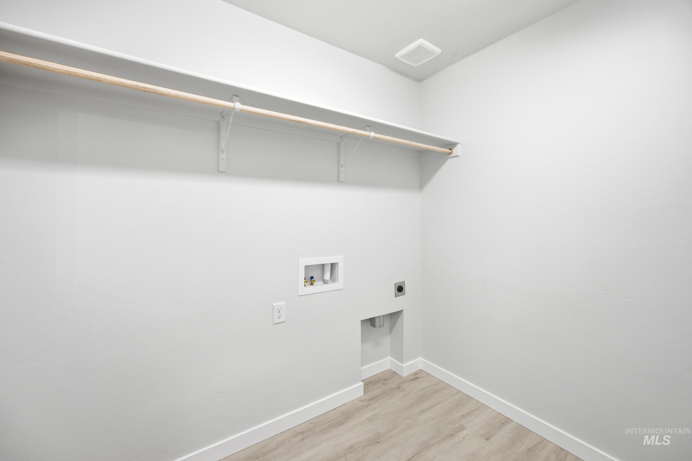 1360 Sunday River St Property Photo 16