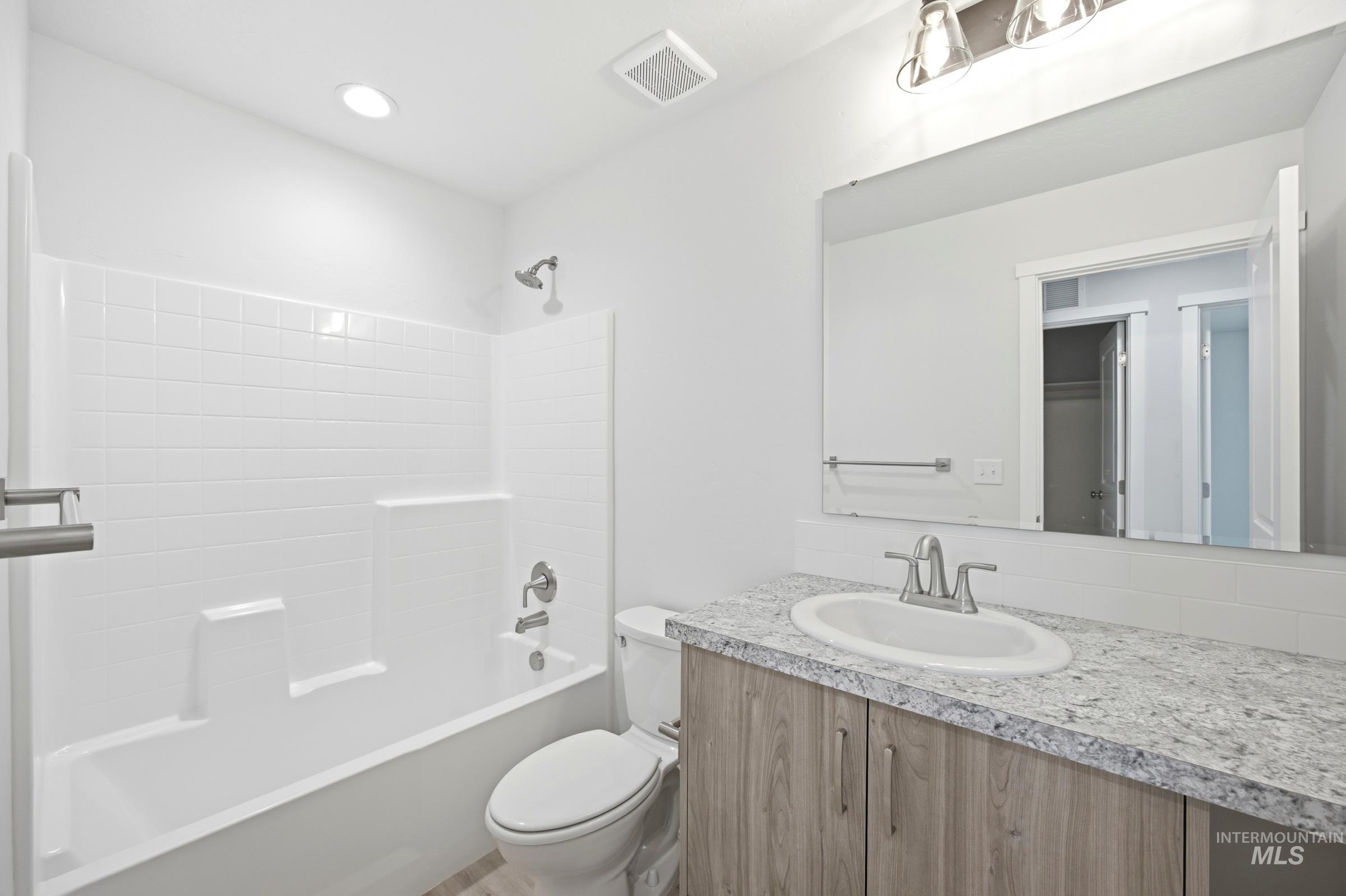 1360 Sunday River St Property Photo 17