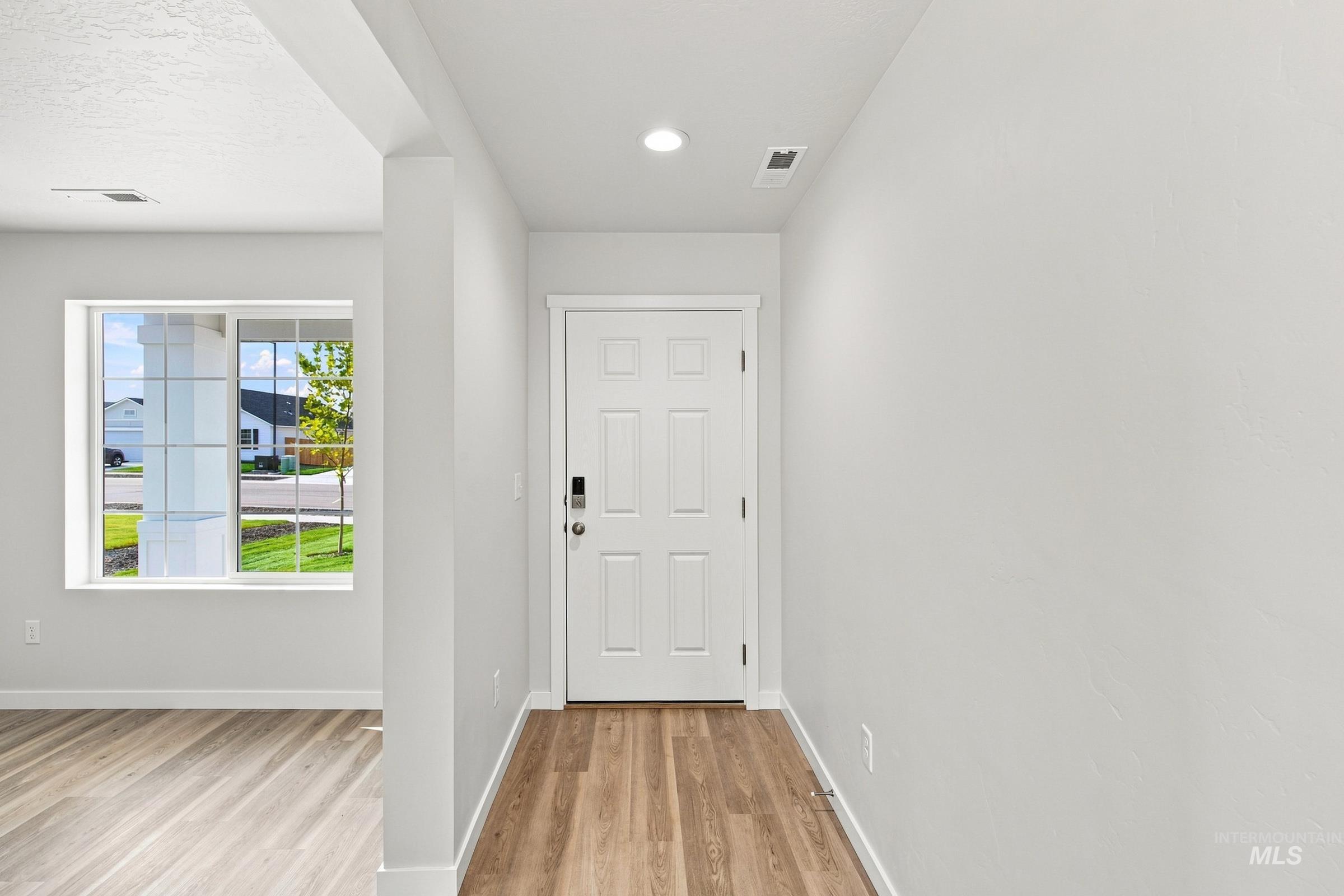 1452 Sunday River St Property Photo 2