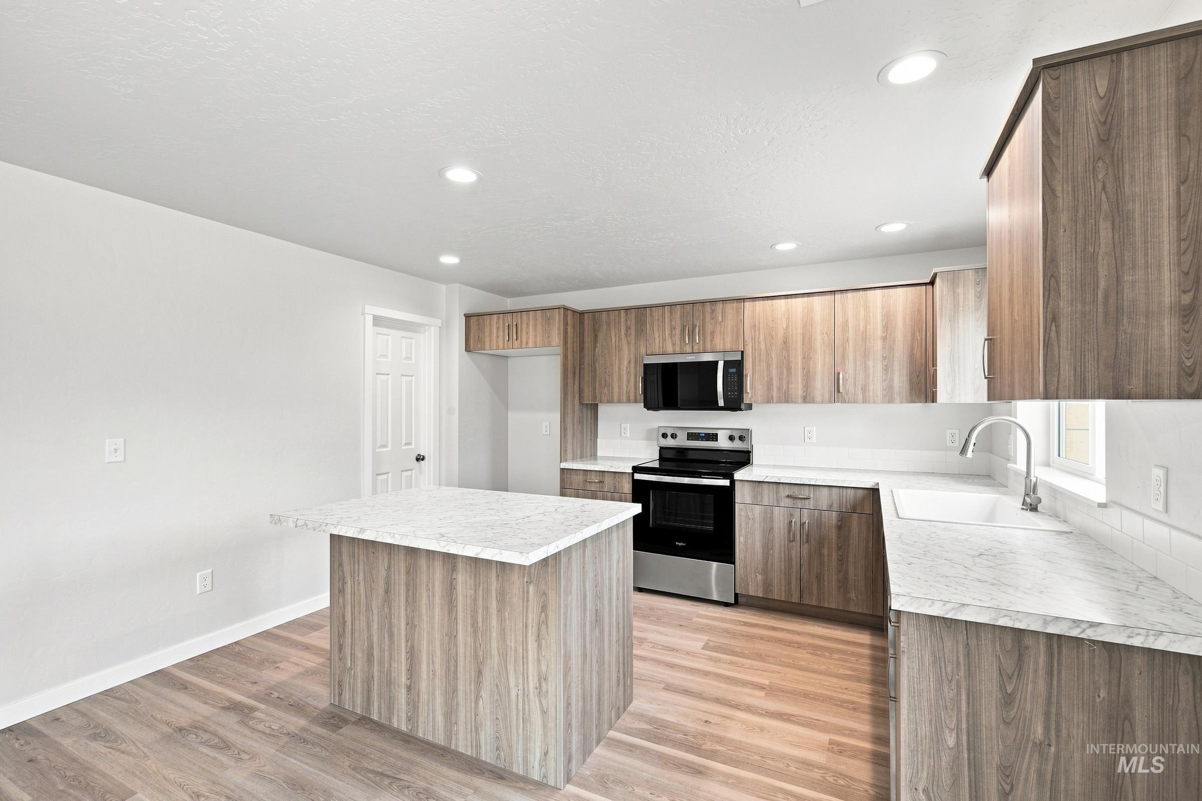 1452 Sunday River St Property Photo 4