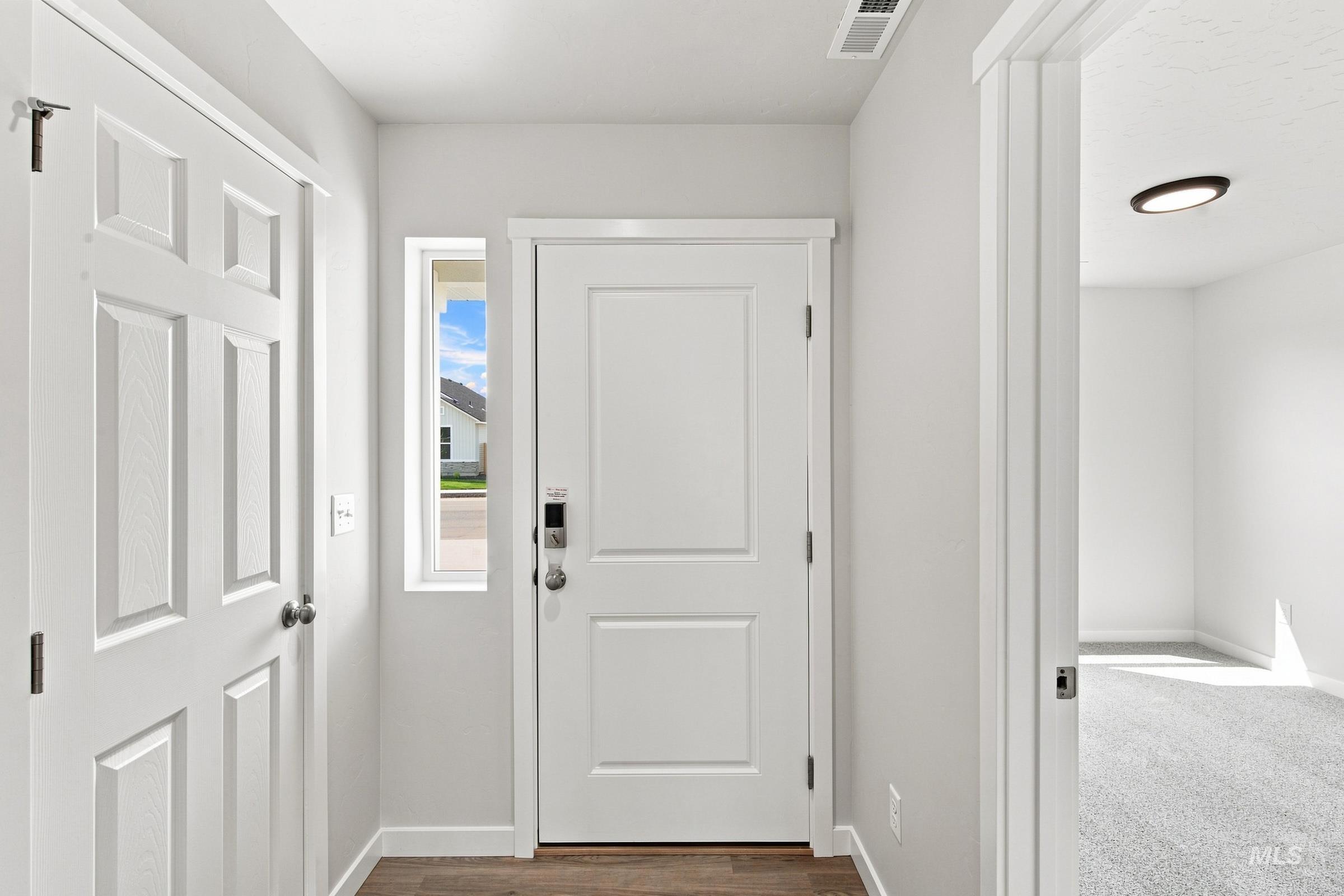 1530 Sunday River St Property Photo 2