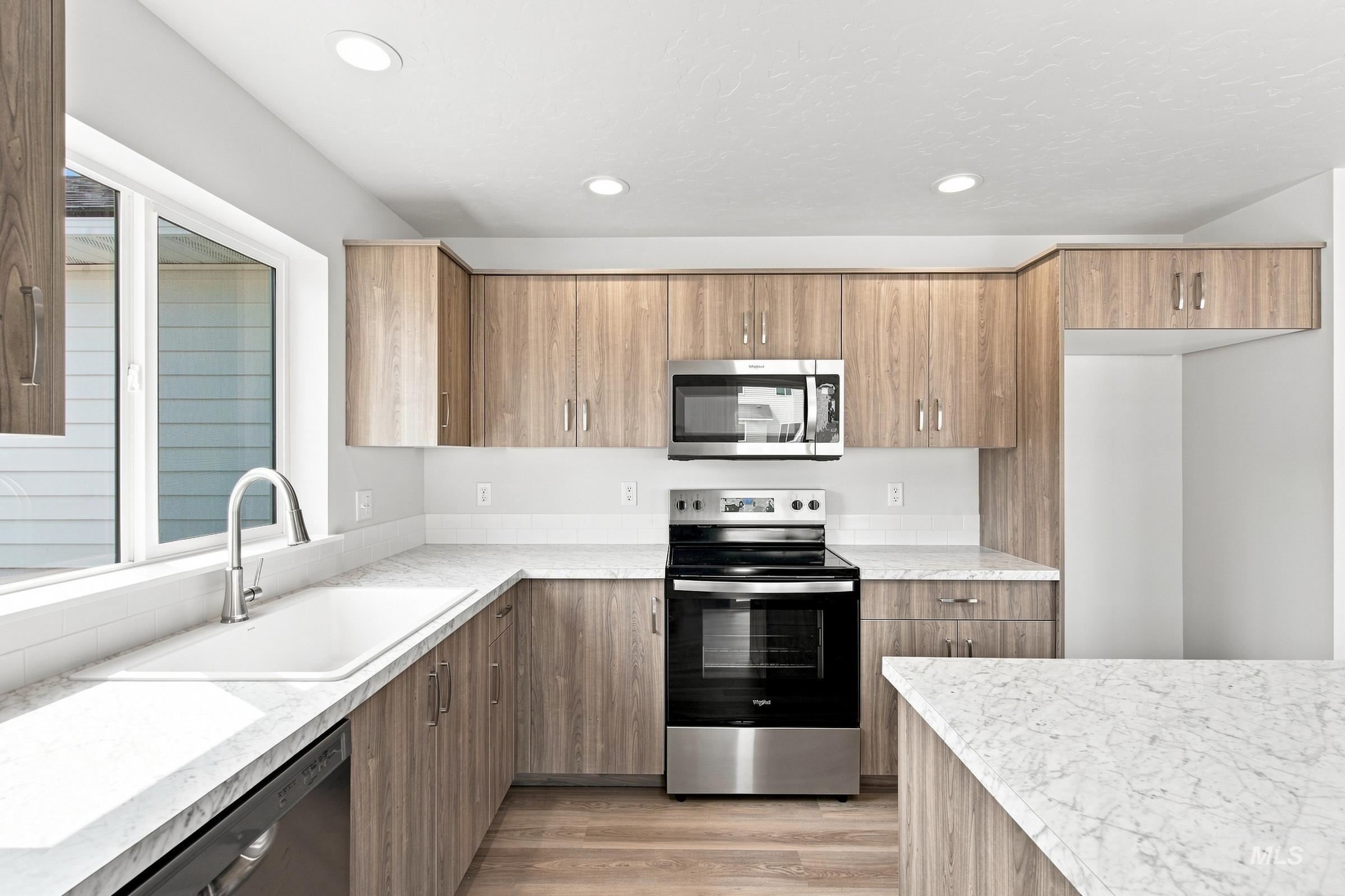1530 Sunday River St Property Photo 4