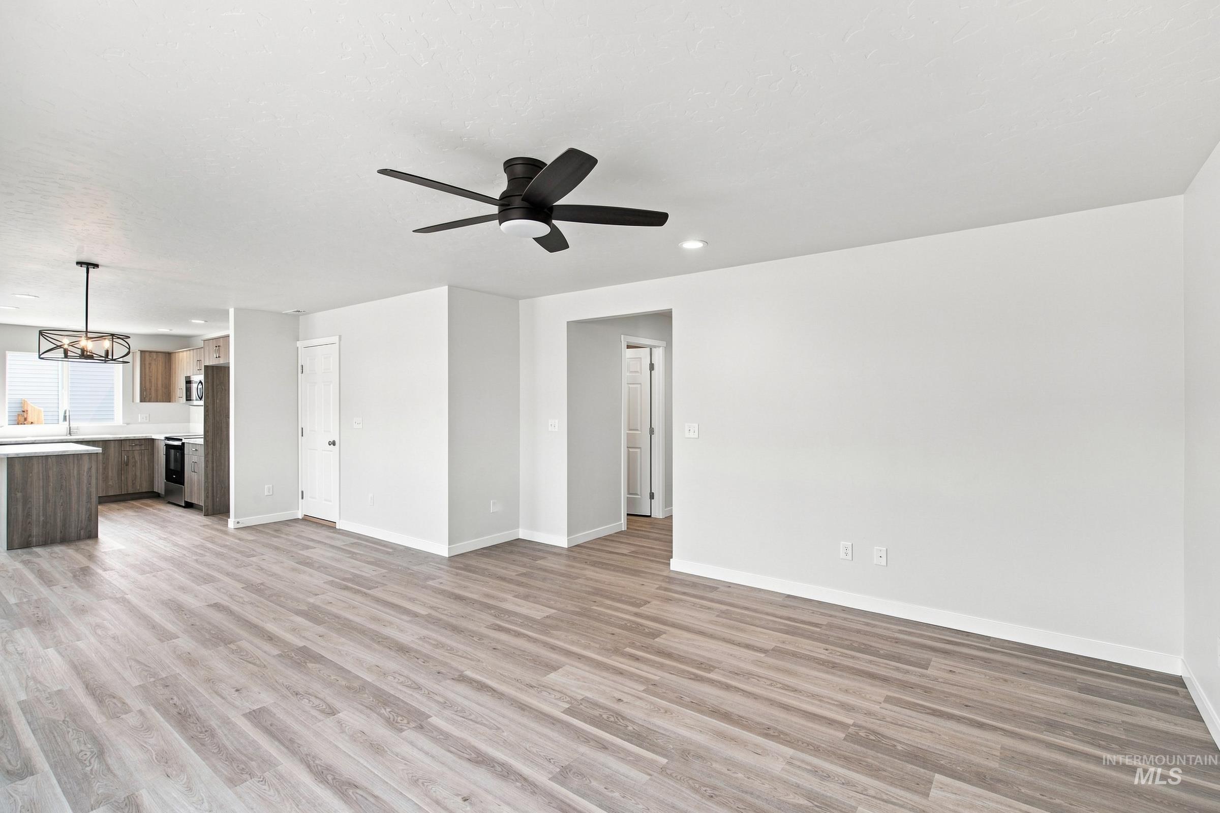 1530 Sunday River St Property Photo 8