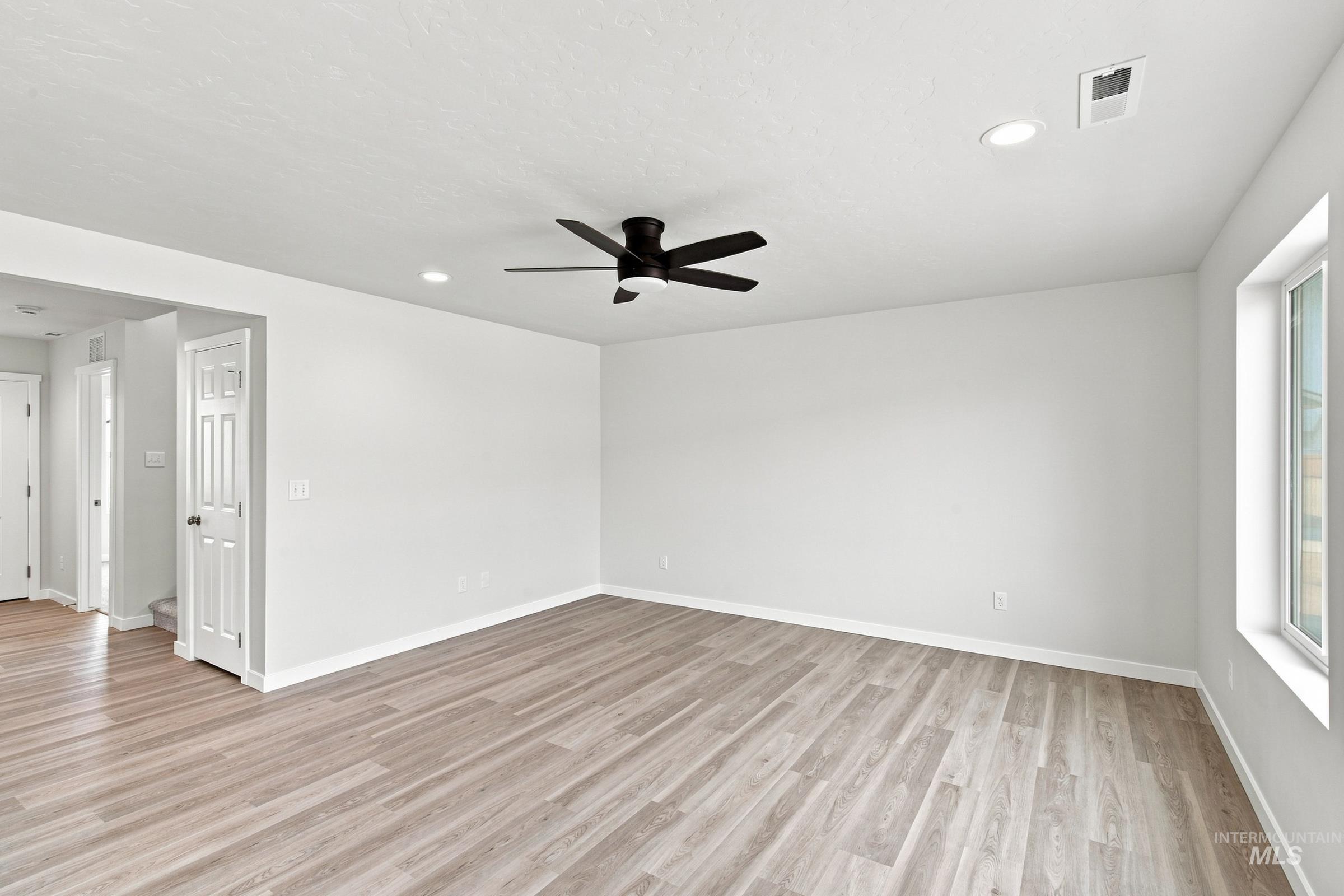 1530 Sunday River St Property Photo 10