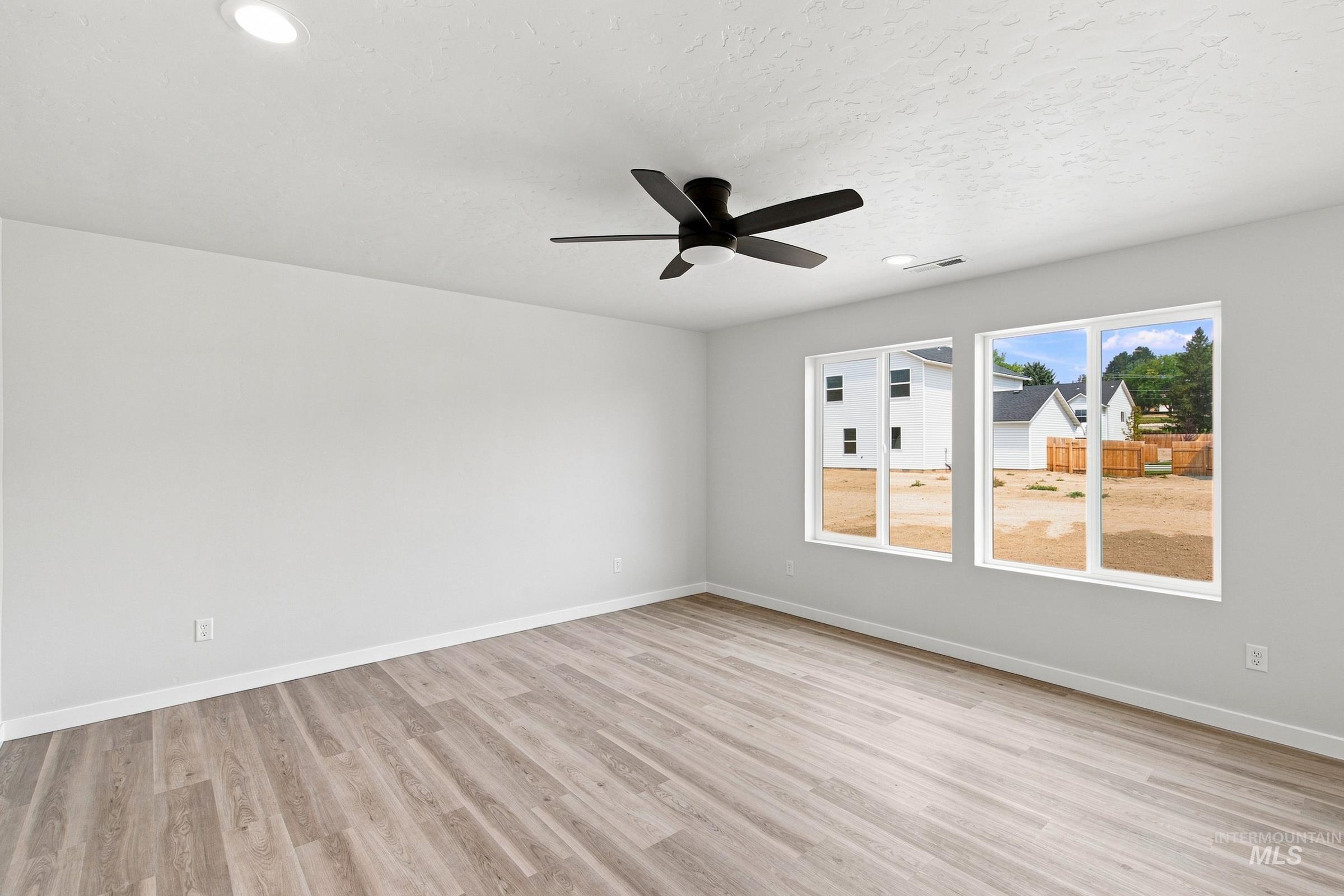 1530 Sunday River St Property Photo 11