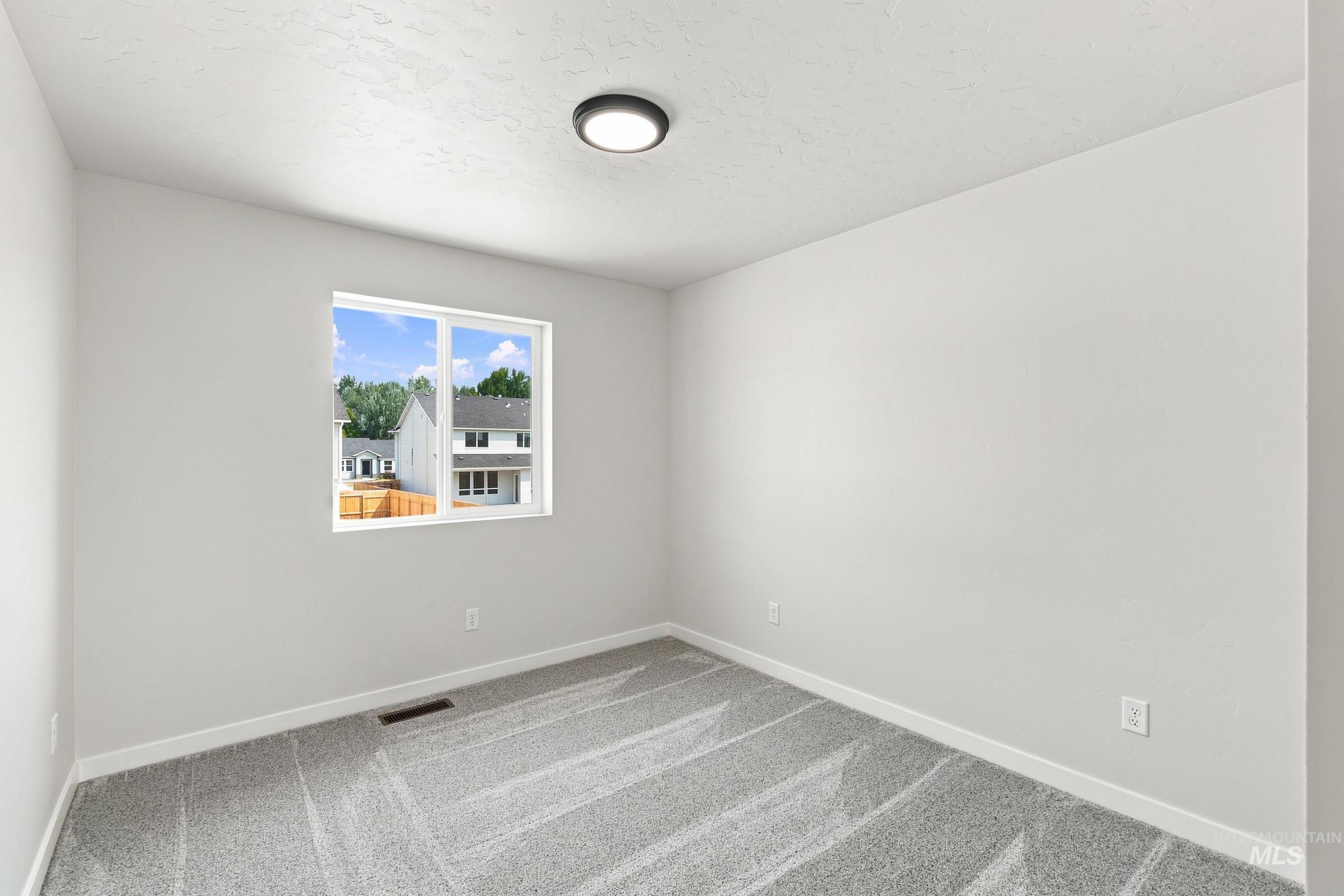 1530 Sunday River St Property Photo 19