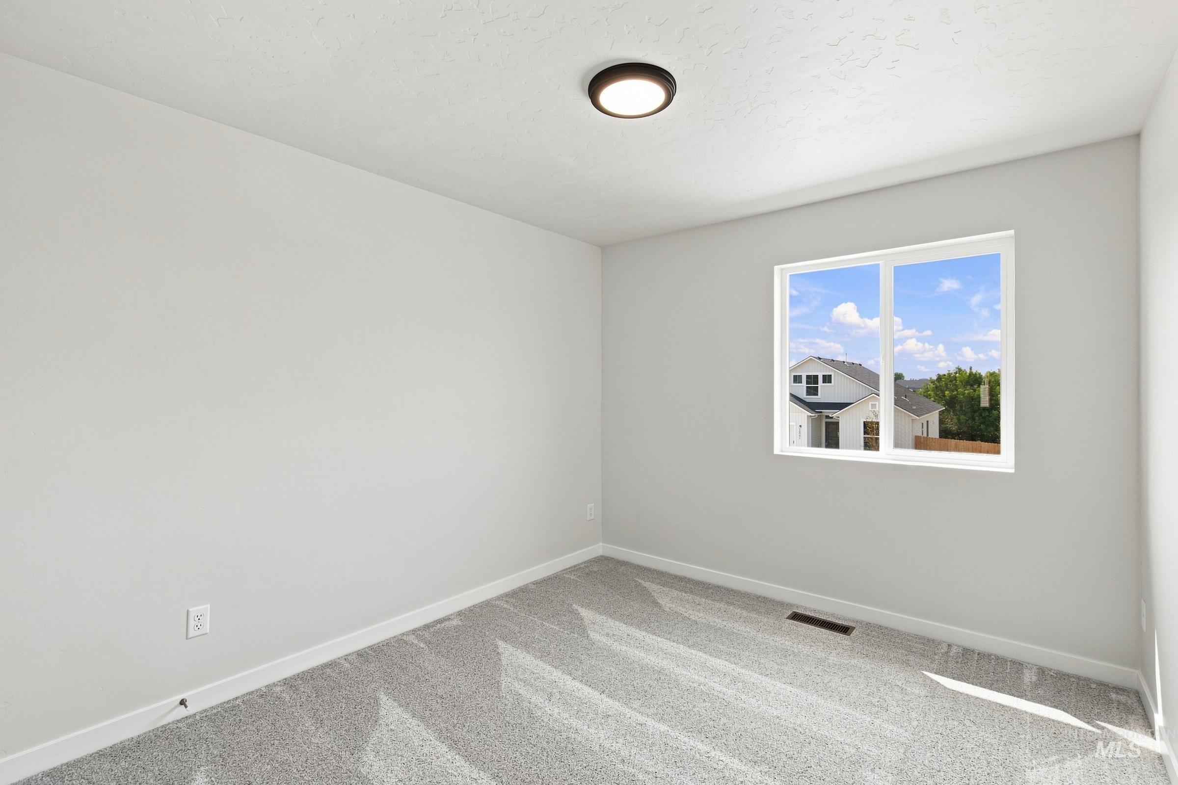 1530 Sunday River St Property Photo 21