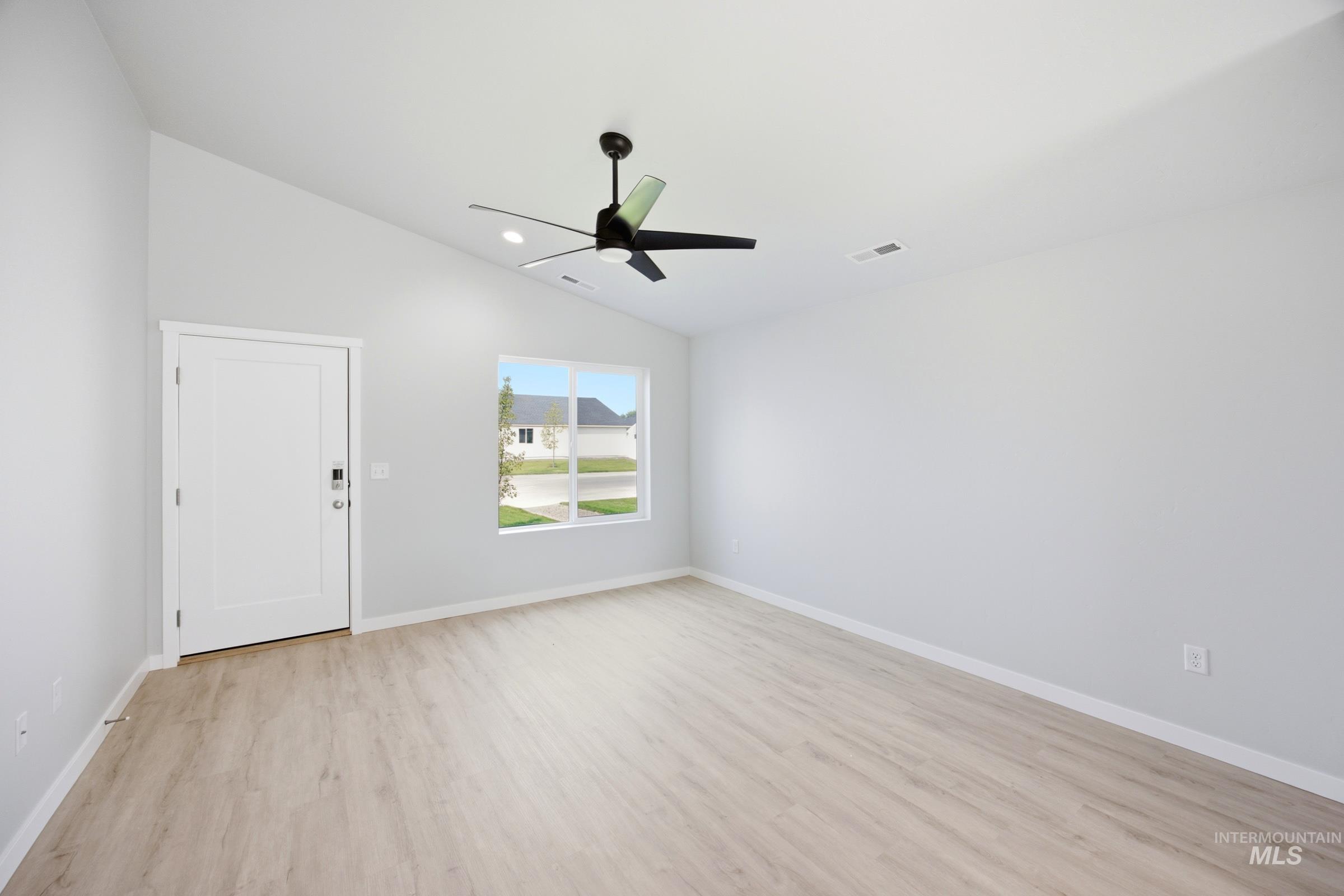 220 Benbrook Ave Property Photo 2