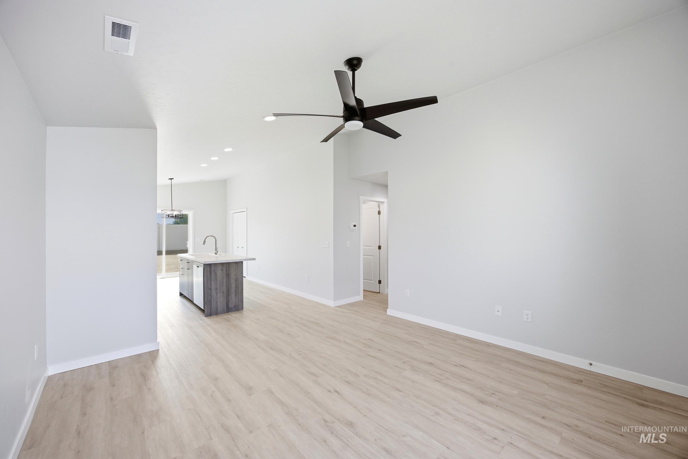 220 Benbrook Ave Property Photo 8