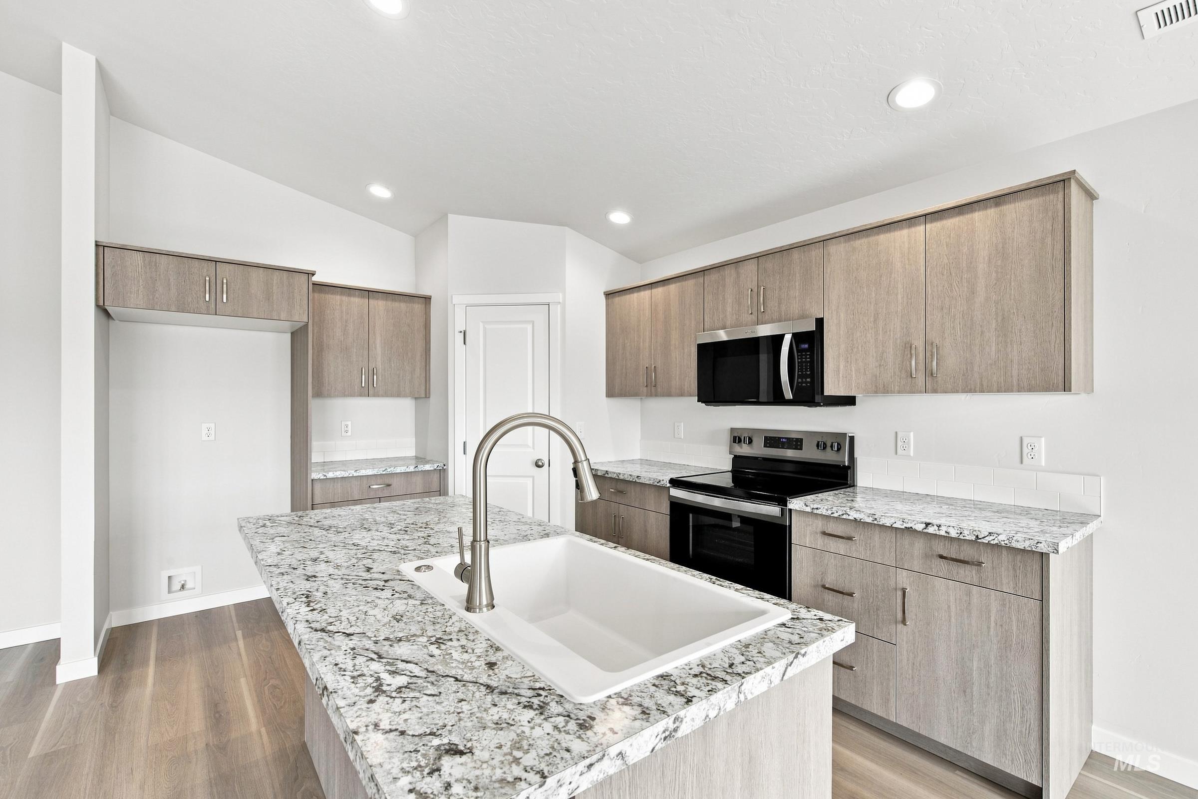 212 Benbrook Ave Property Photo 4
