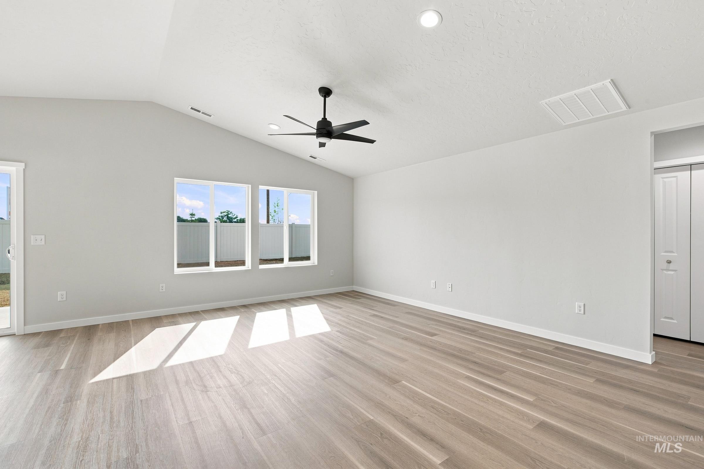 212 Benbrook Ave Property Photo 7