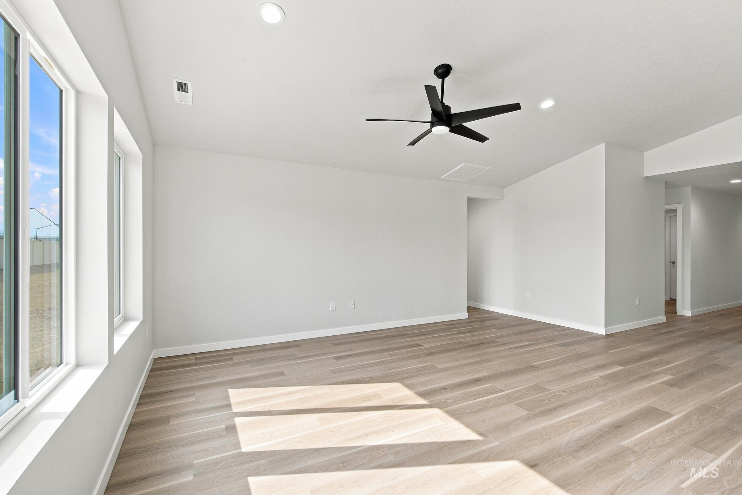212 Benbrook Ave Property Photo 8