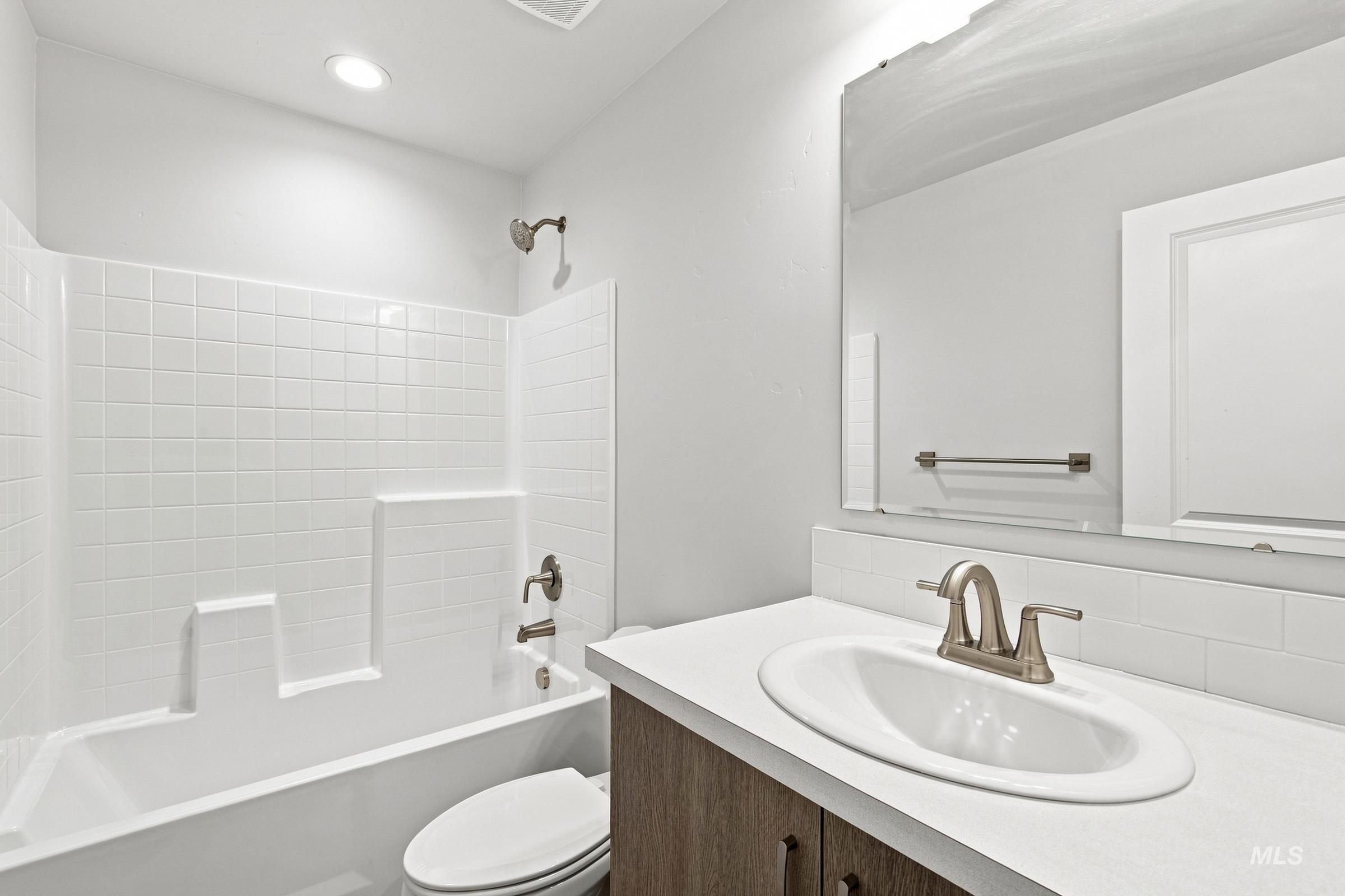 212 Benbrook Ave Property Photo 15
